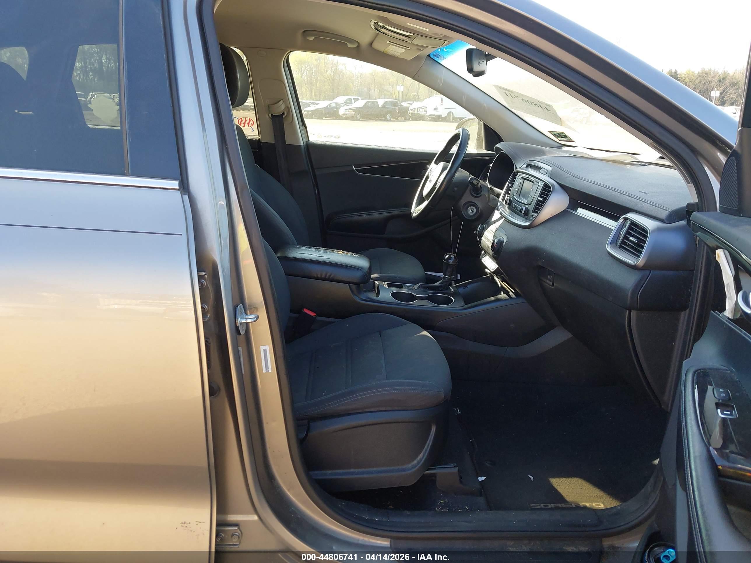 KIA SORENTO image 5