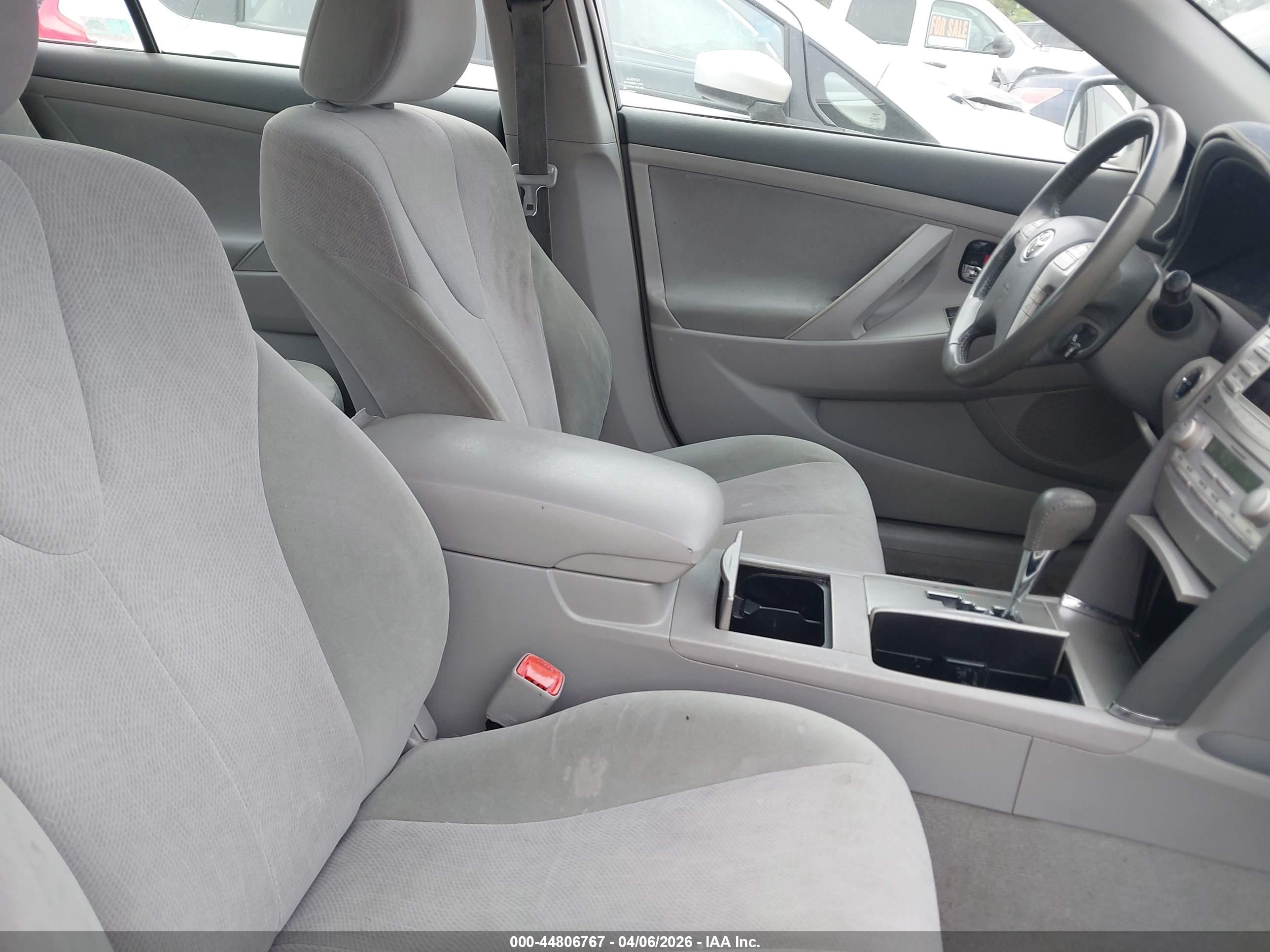 TOYOTA CAMRY image 5