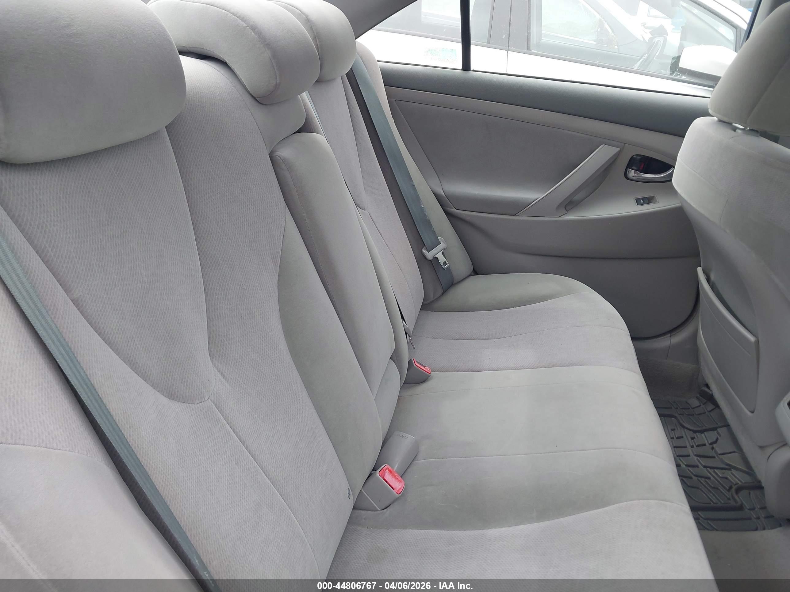 TOYOTA CAMRY image 8
