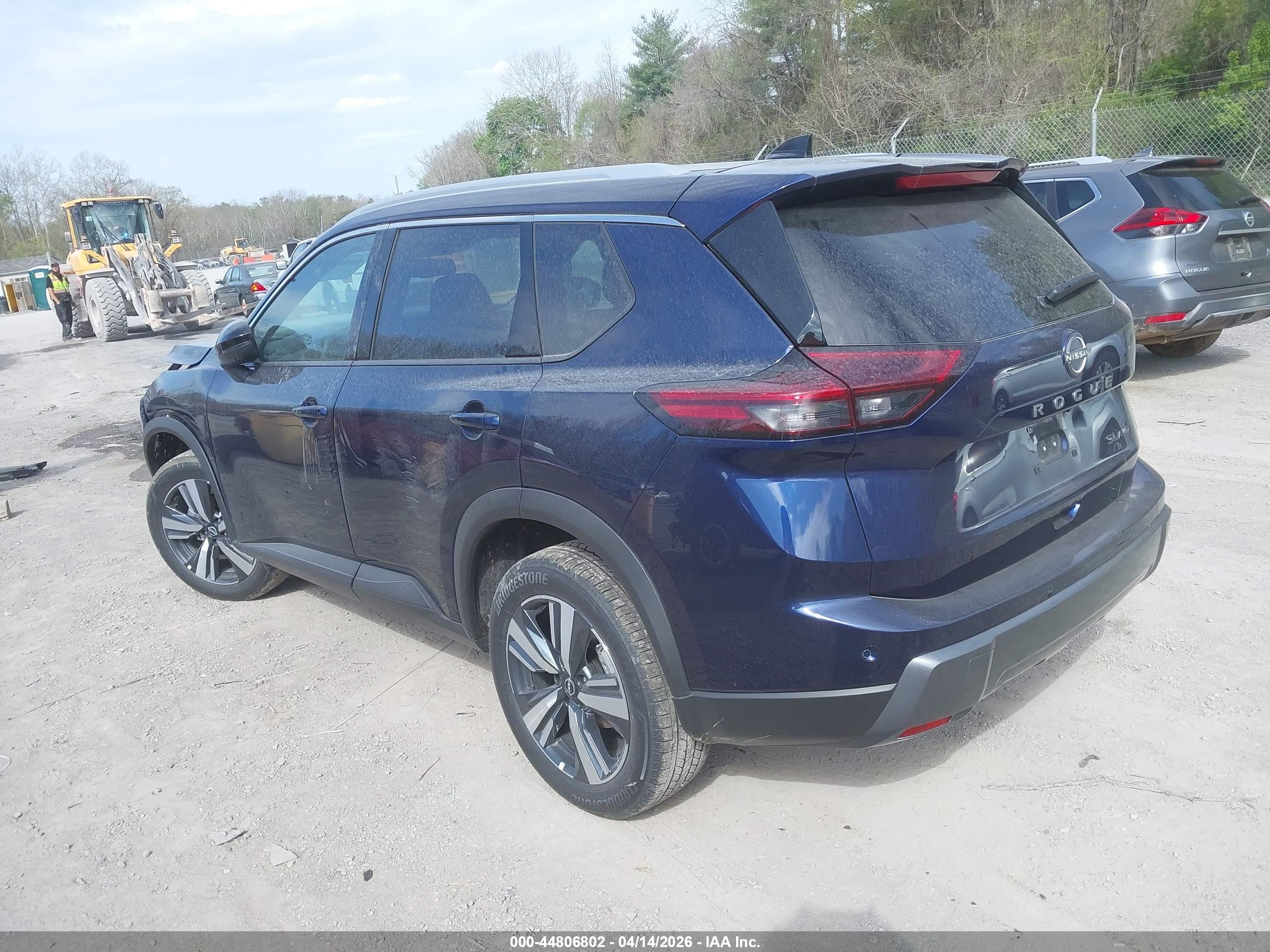 NISSAN ROGUE image 3