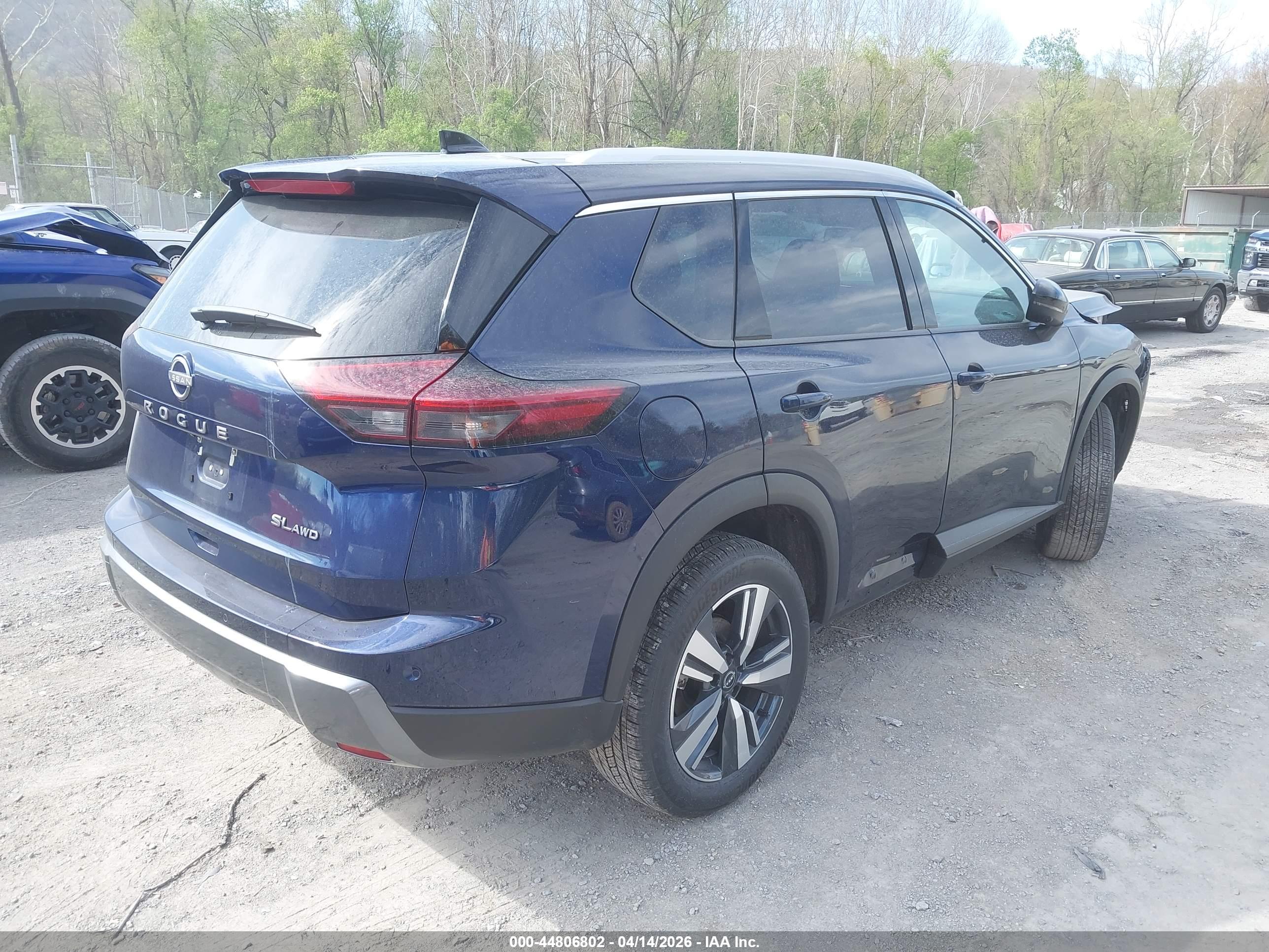 NISSAN ROGUE image 4