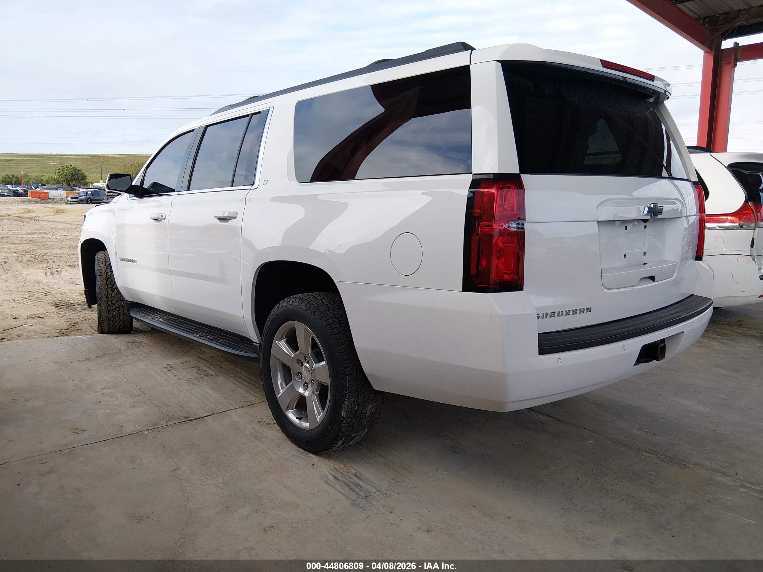 CHEVROLET SUBURBAN image 3