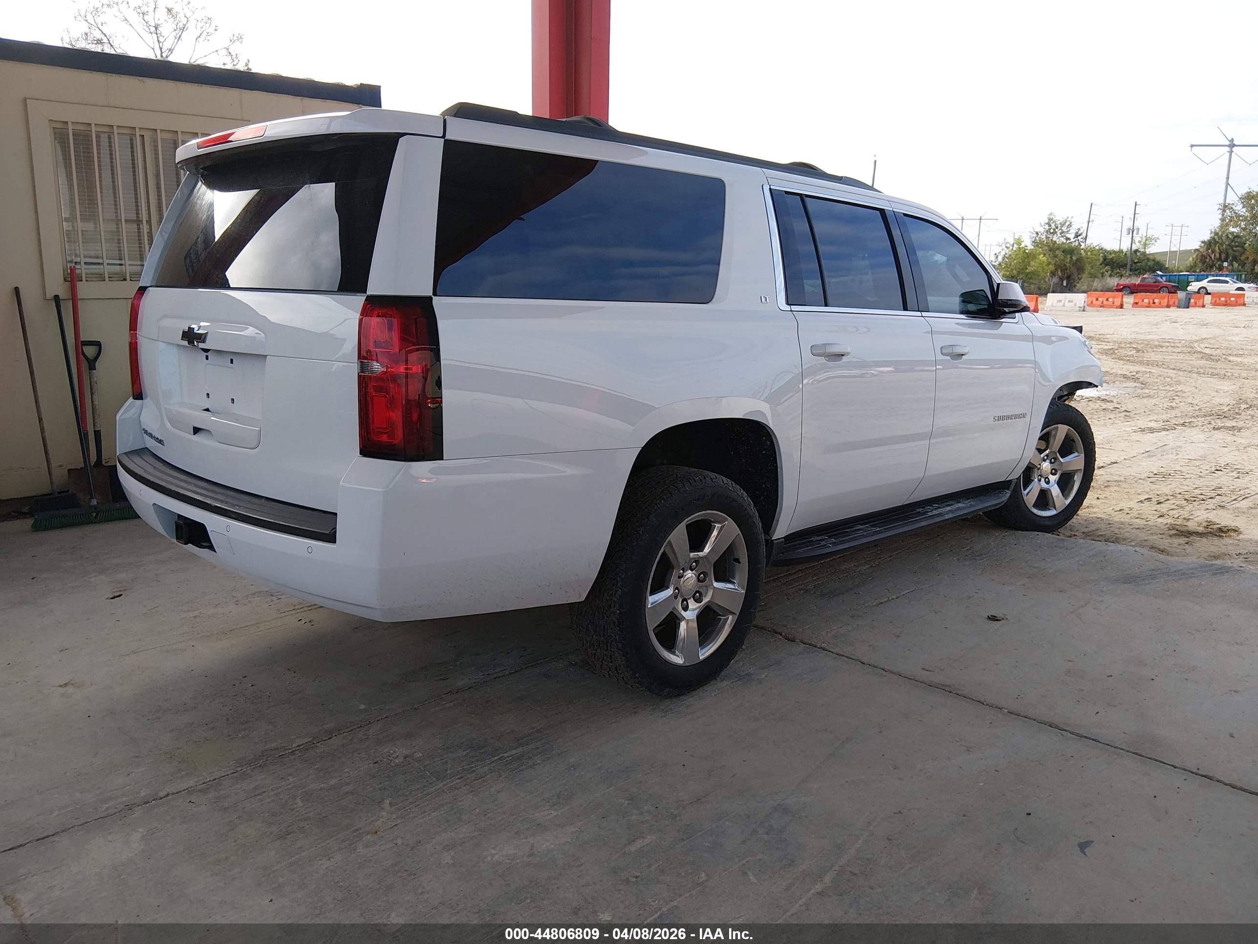 CHEVROLET SUBURBAN image 4