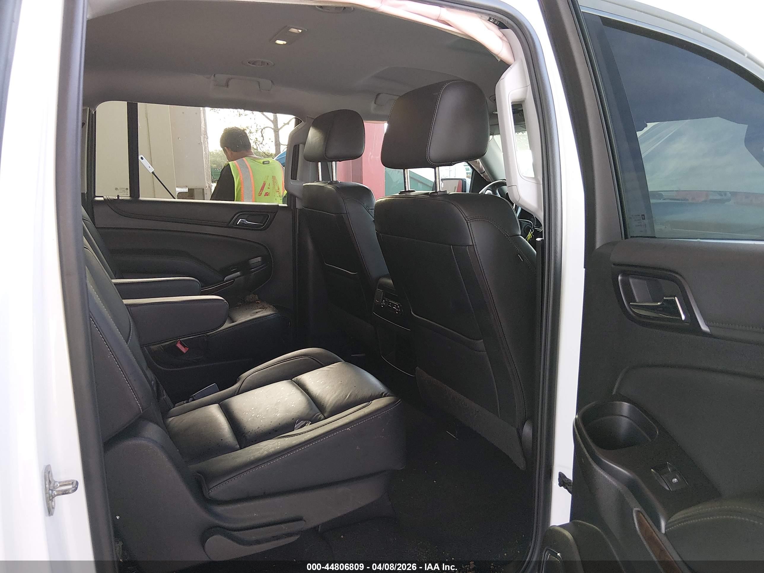 CHEVROLET SUBURBAN image 8