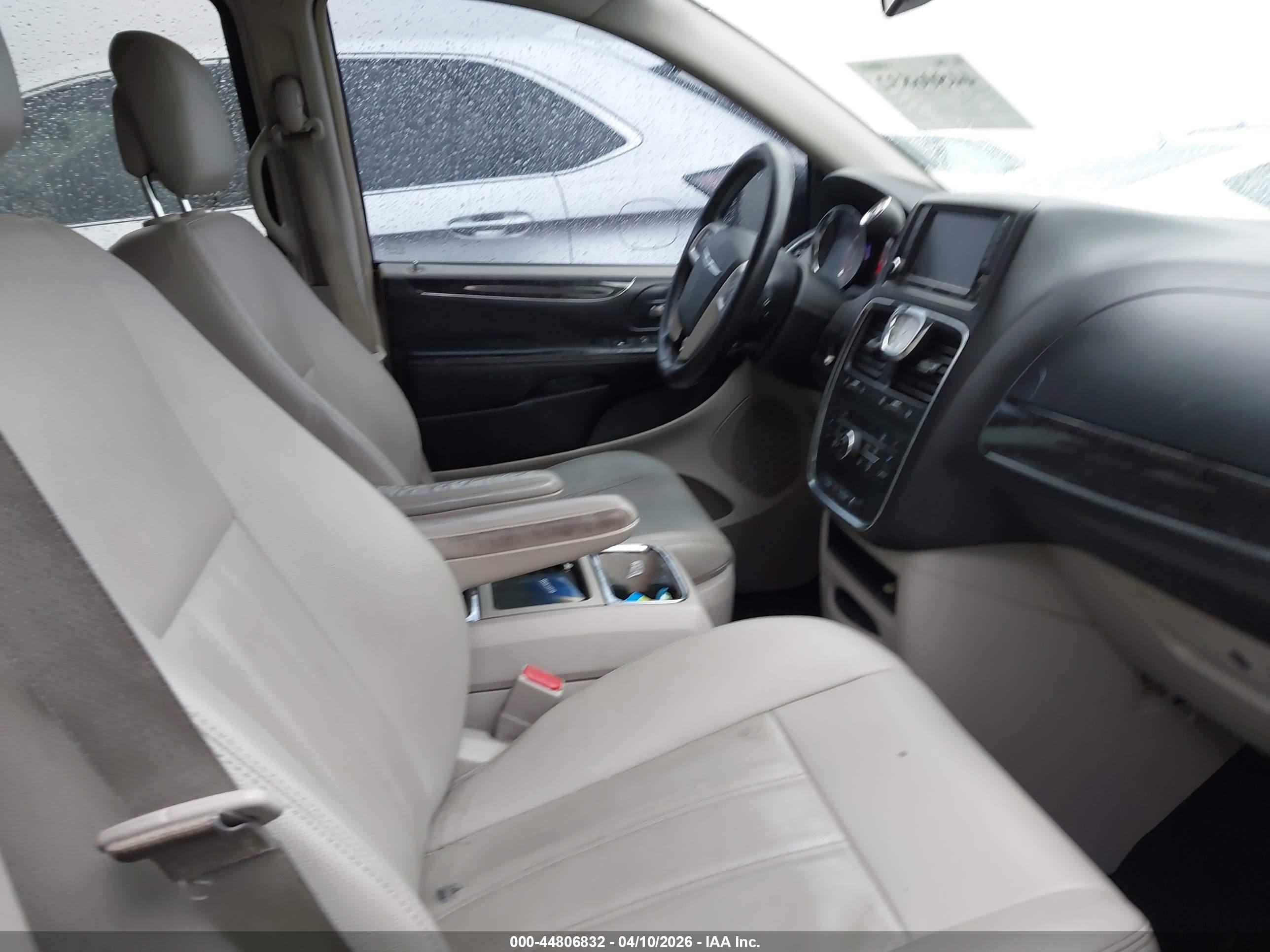 CHRYSLER TOWN image 5