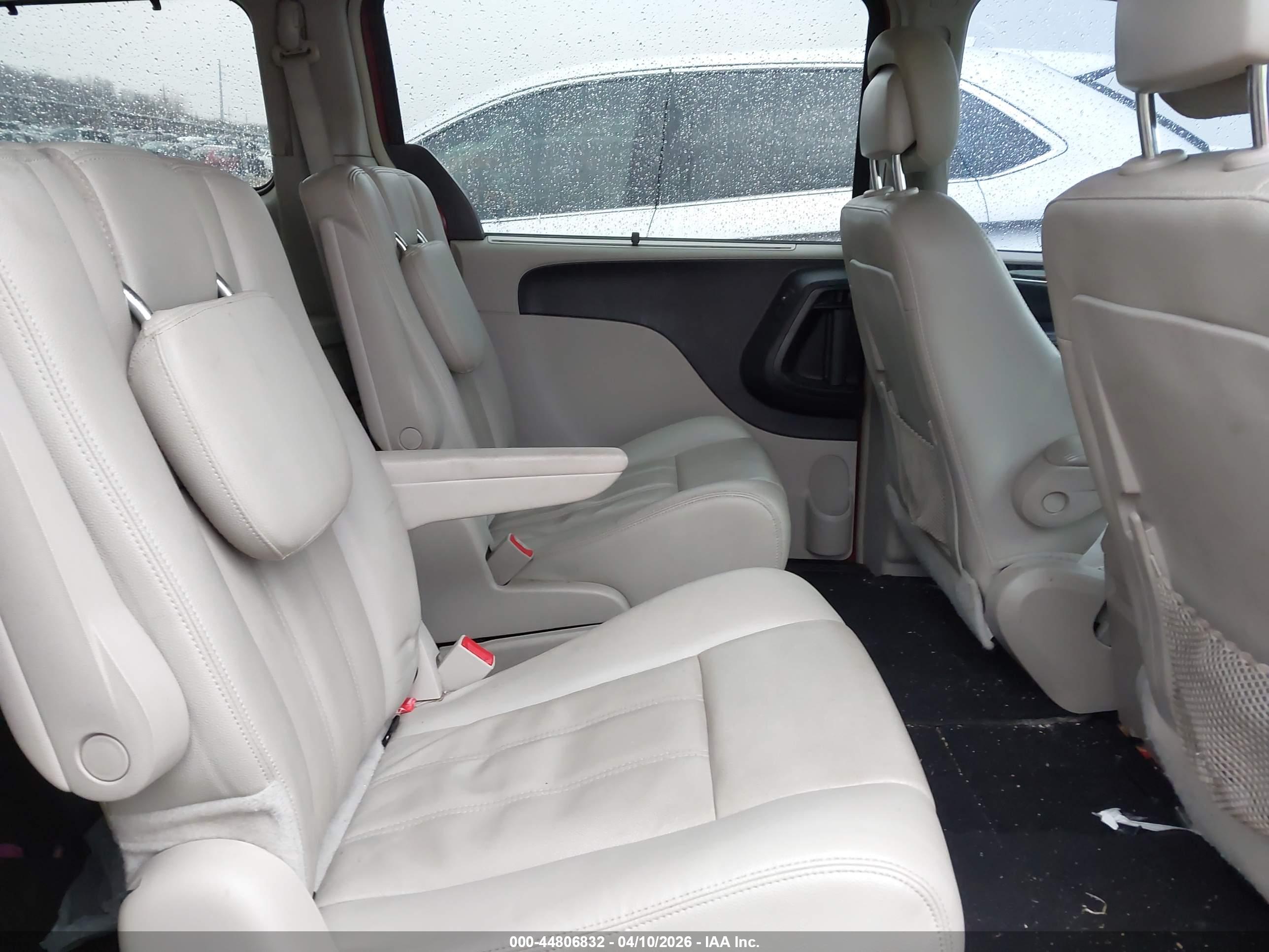 CHRYSLER TOWN image 8