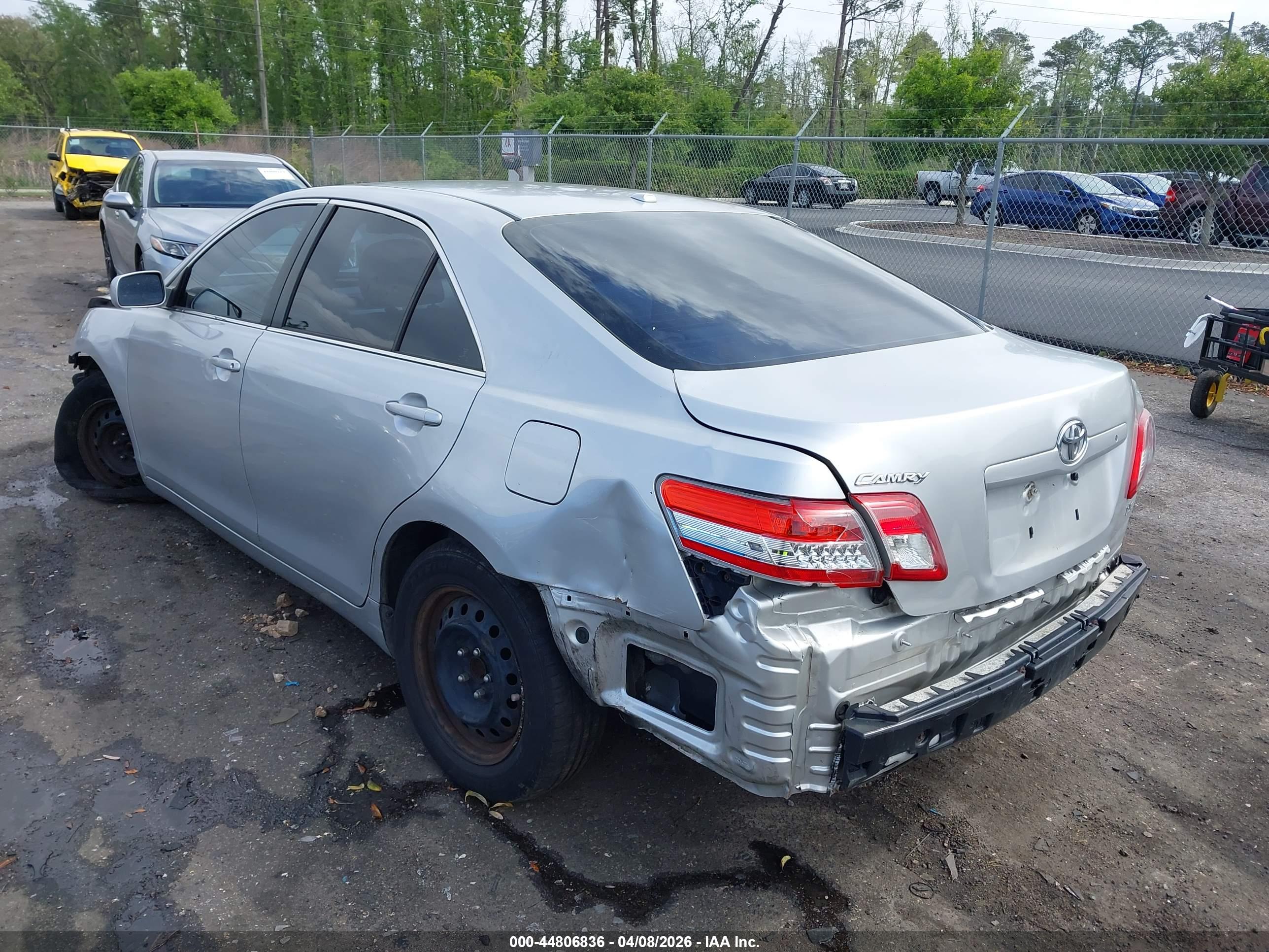 TOYOTA CAMRY image 3