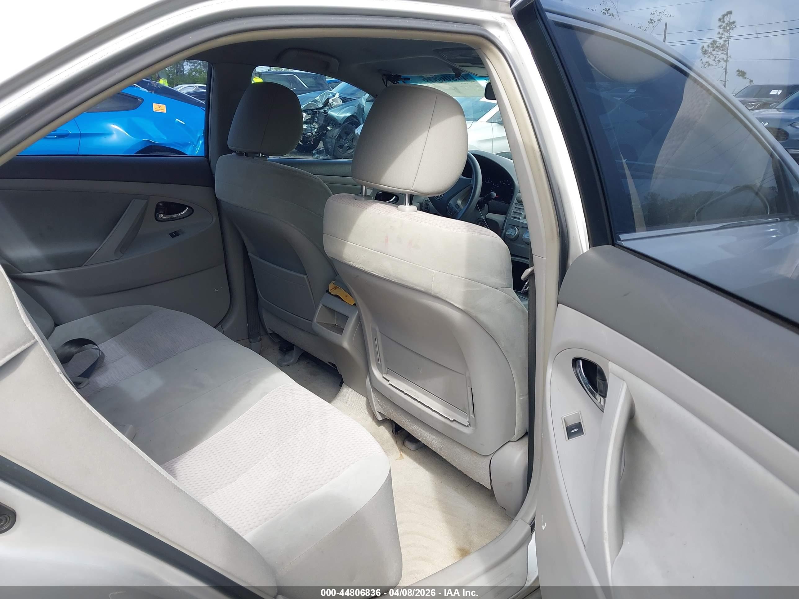 TOYOTA CAMRY image 8