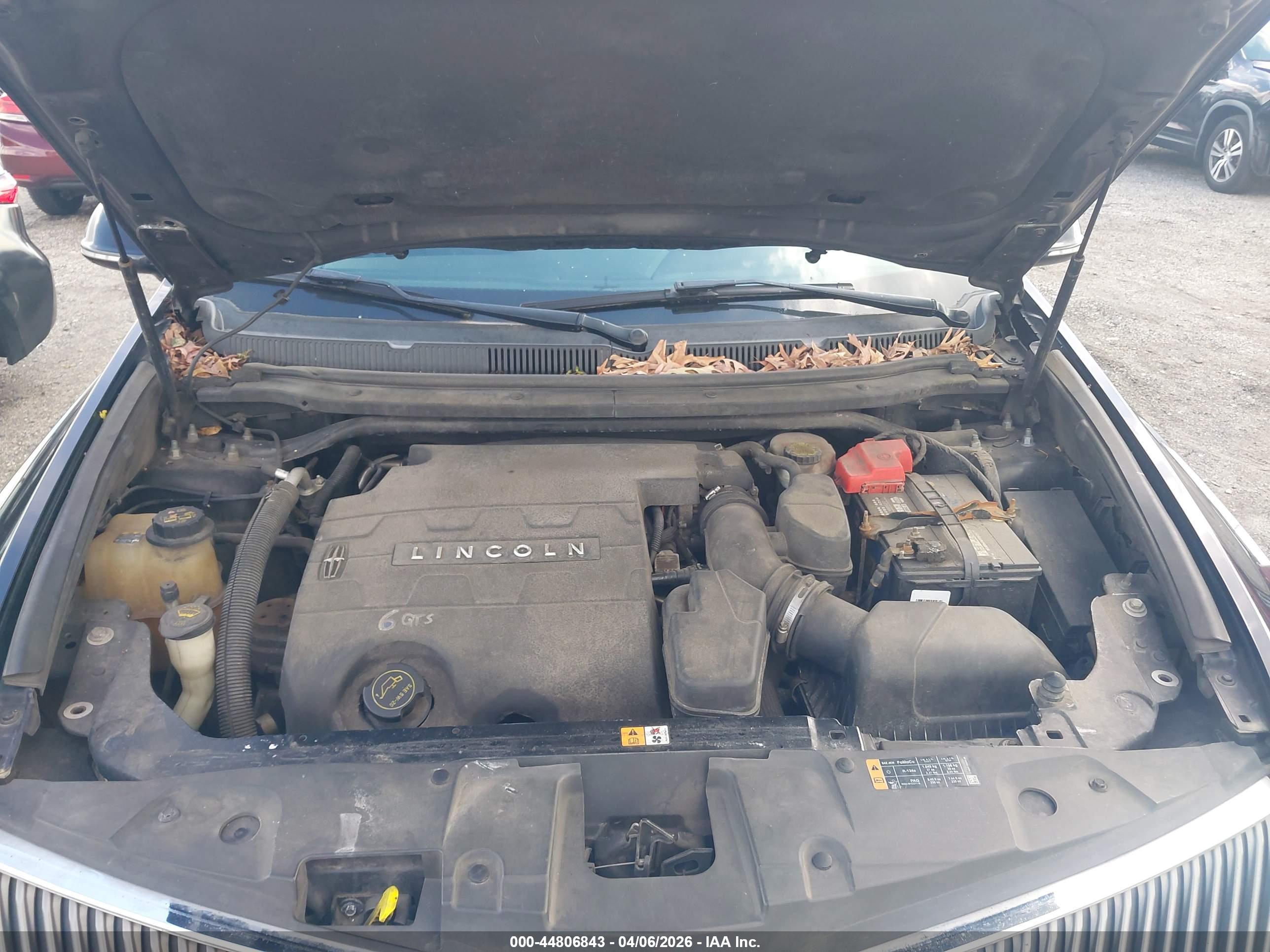LINCOLN MKT image 10