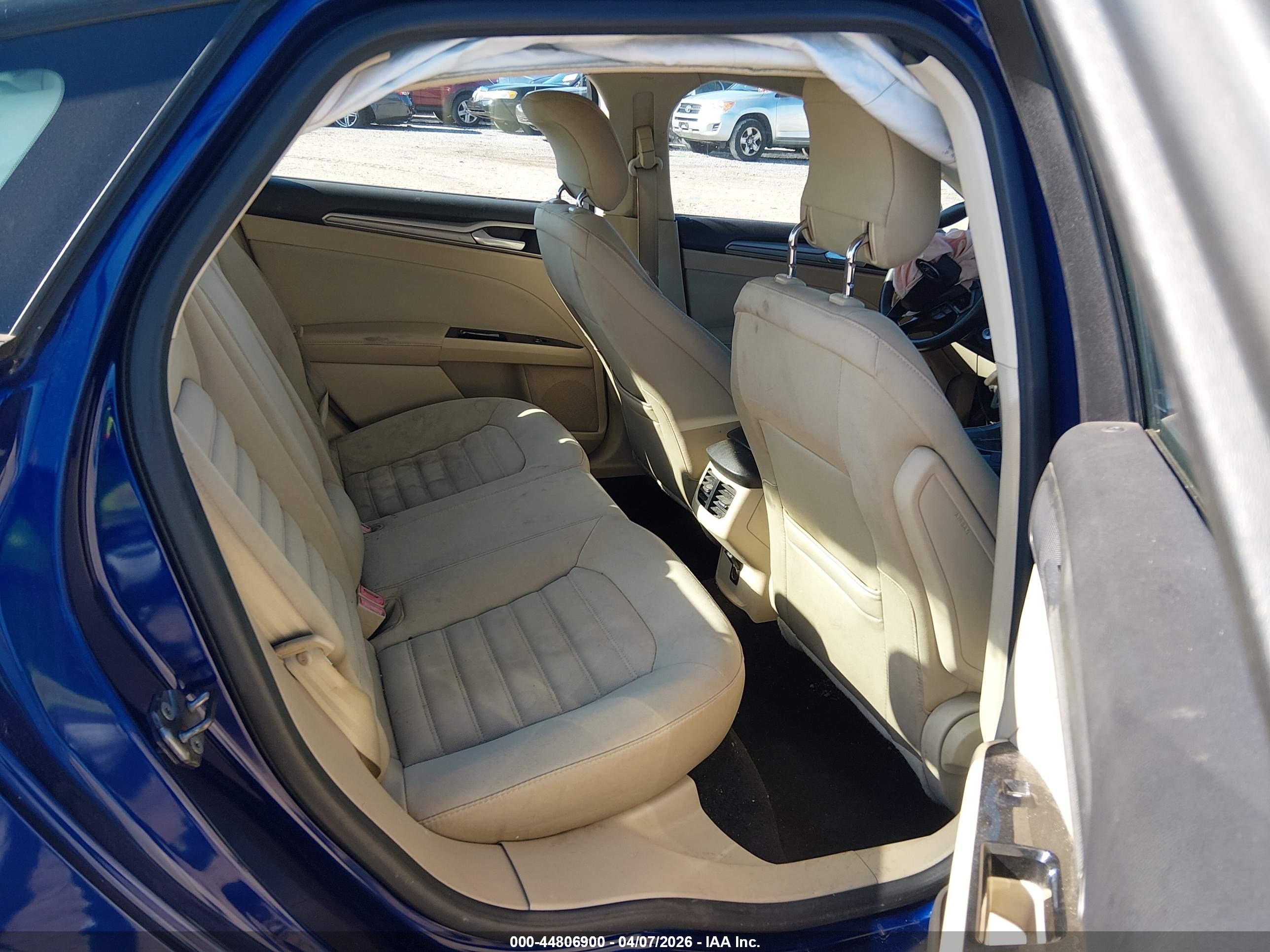 FORD FUSION image 8