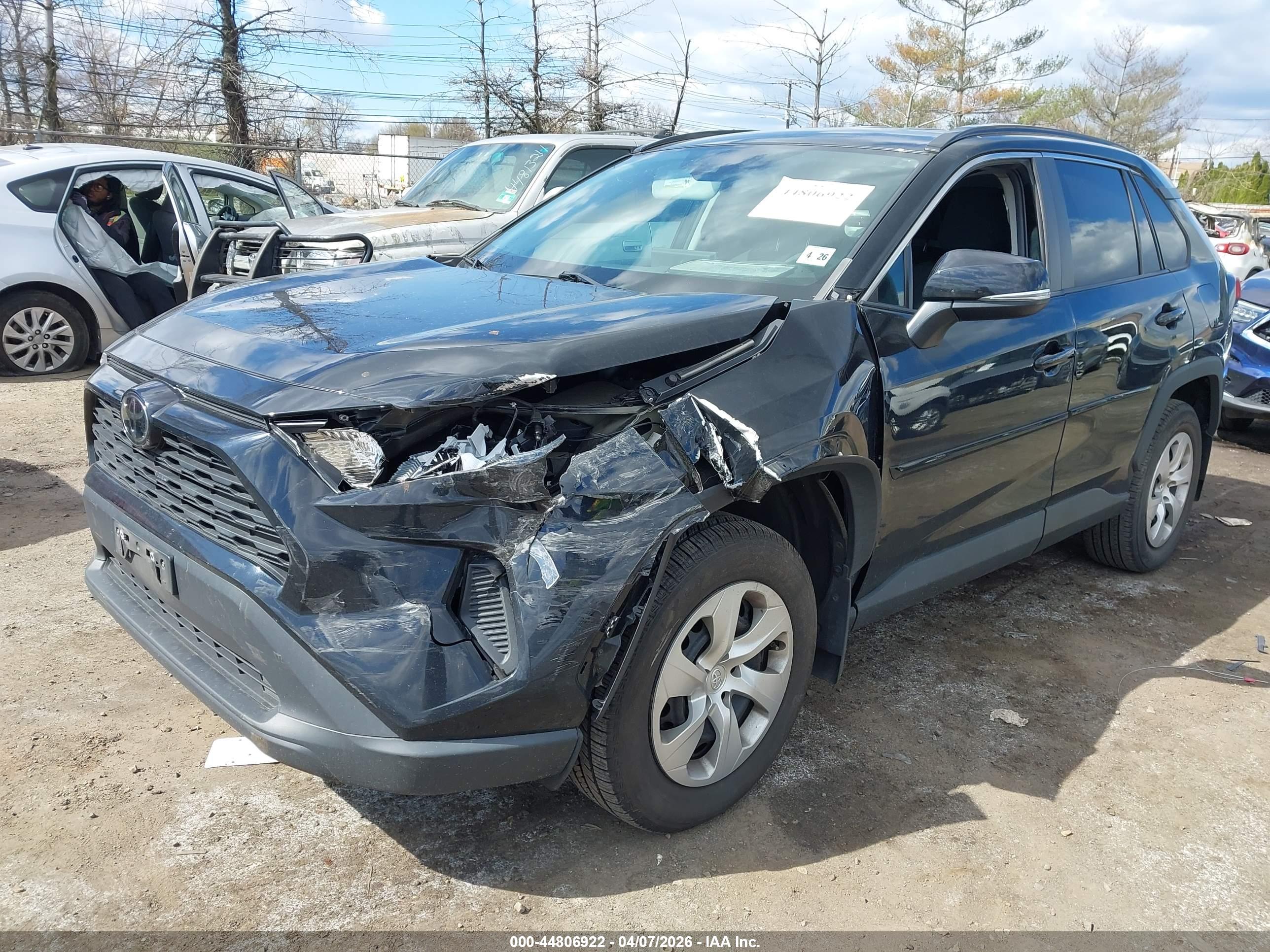TOYOTA RAV4 image 2
