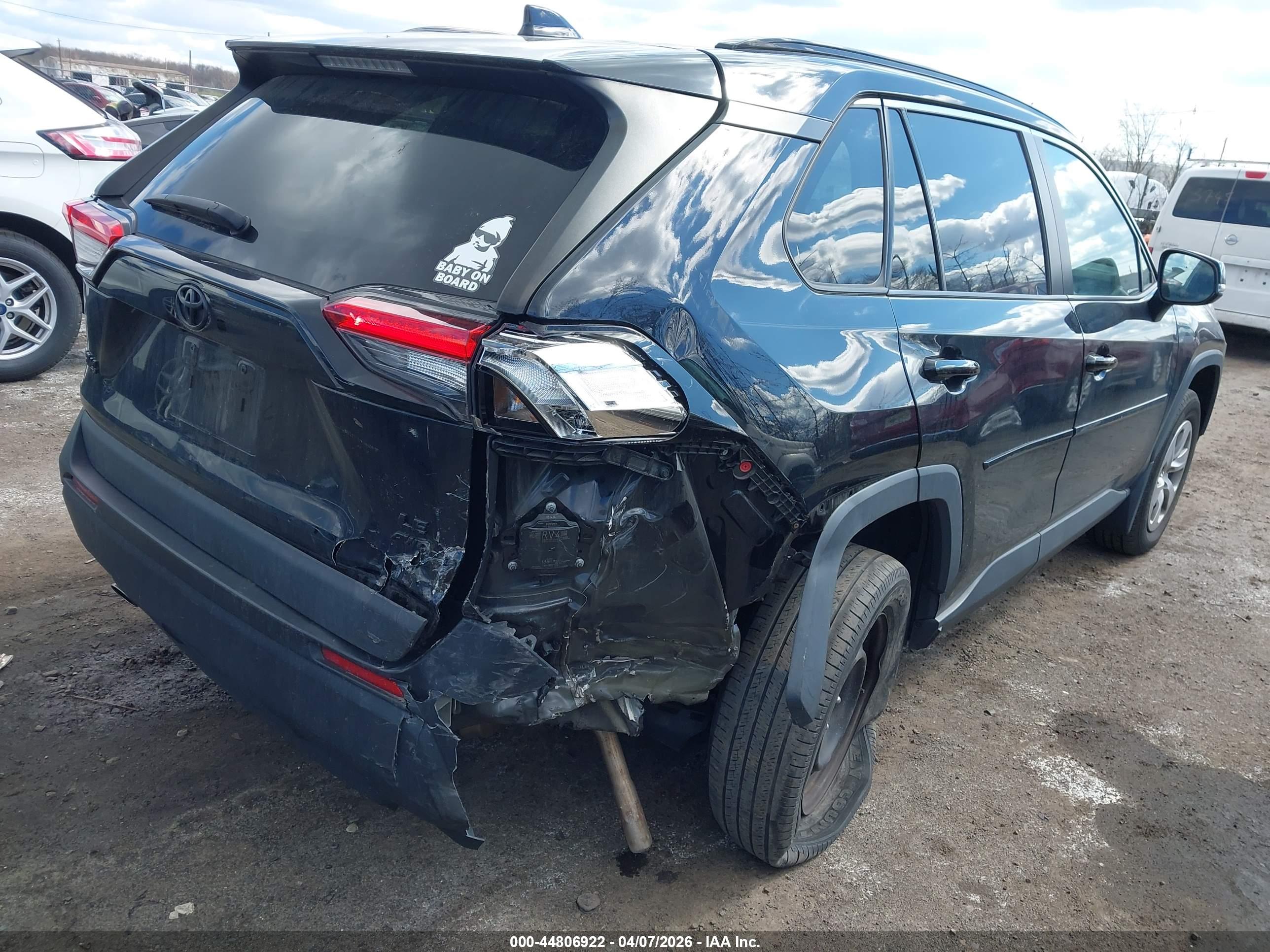 TOYOTA RAV4 image 4