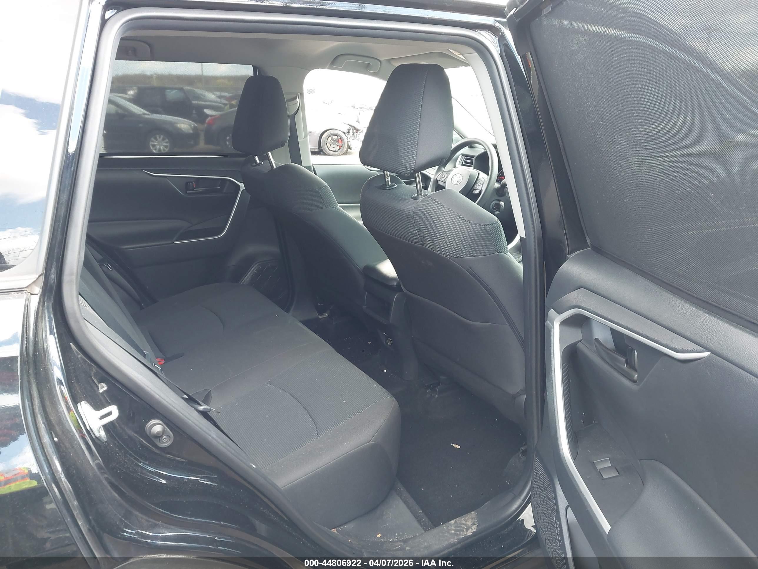 TOYOTA RAV4 image 8