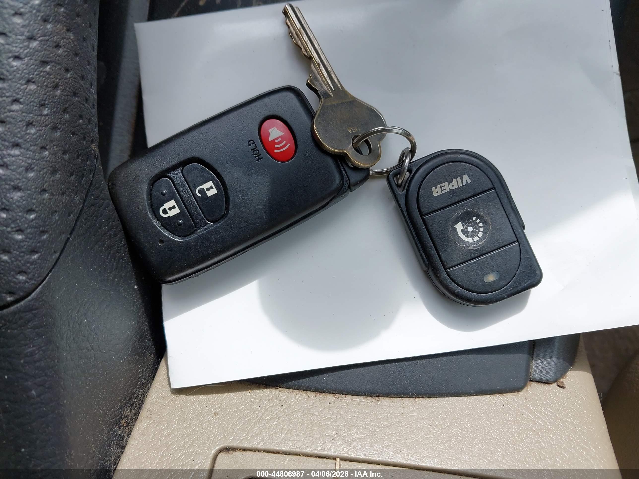 TOYOTA RAV4 image 11