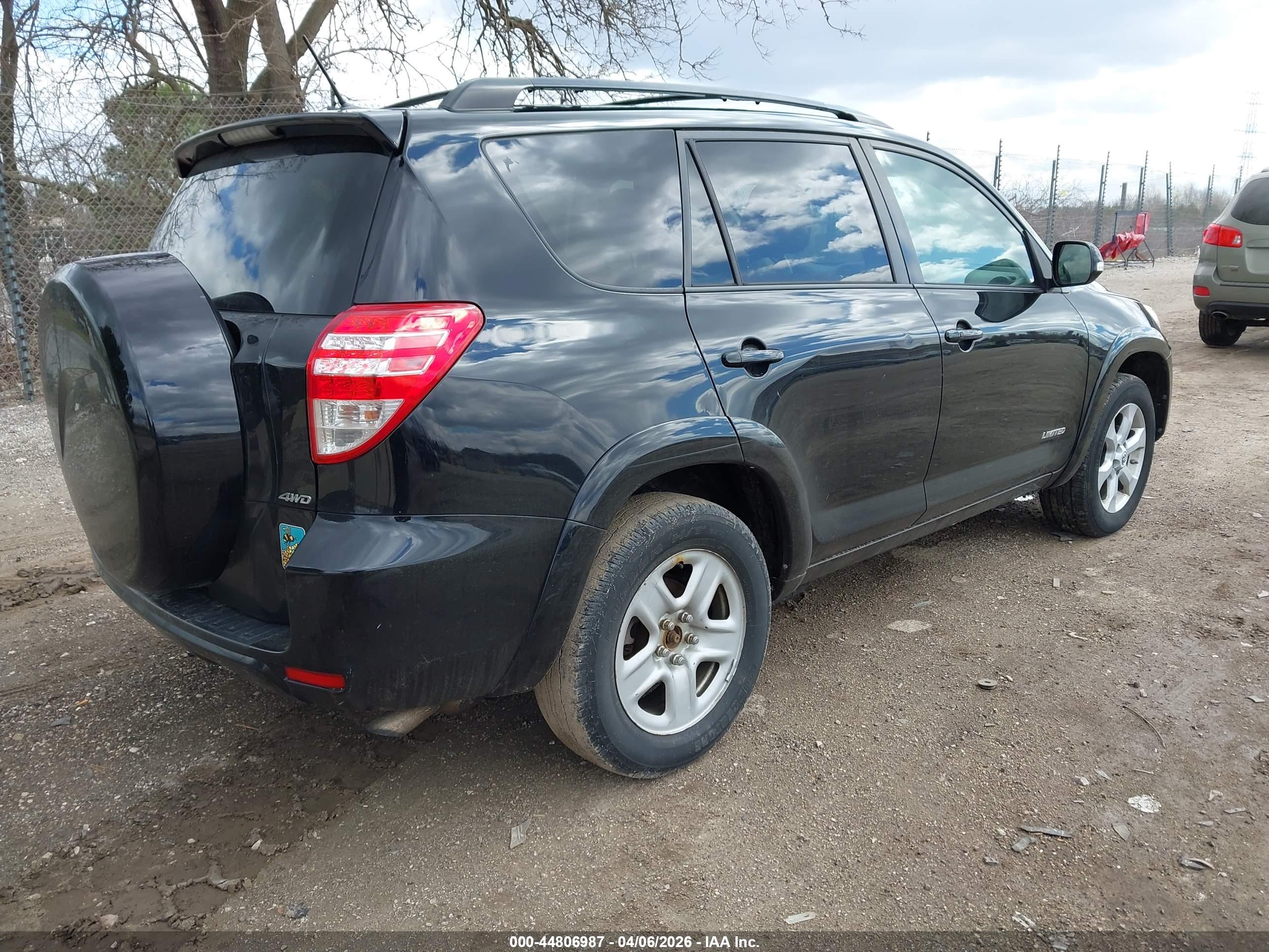 TOYOTA RAV4 image 4