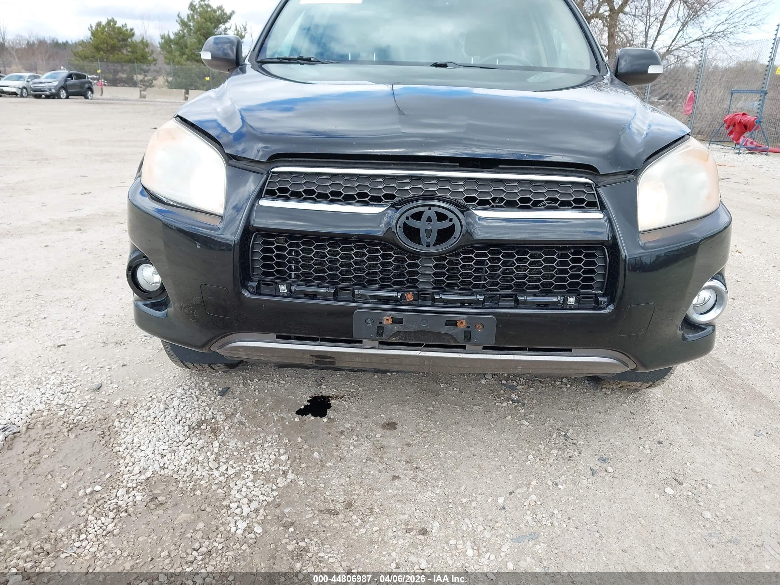 TOYOTA RAV4 image 6