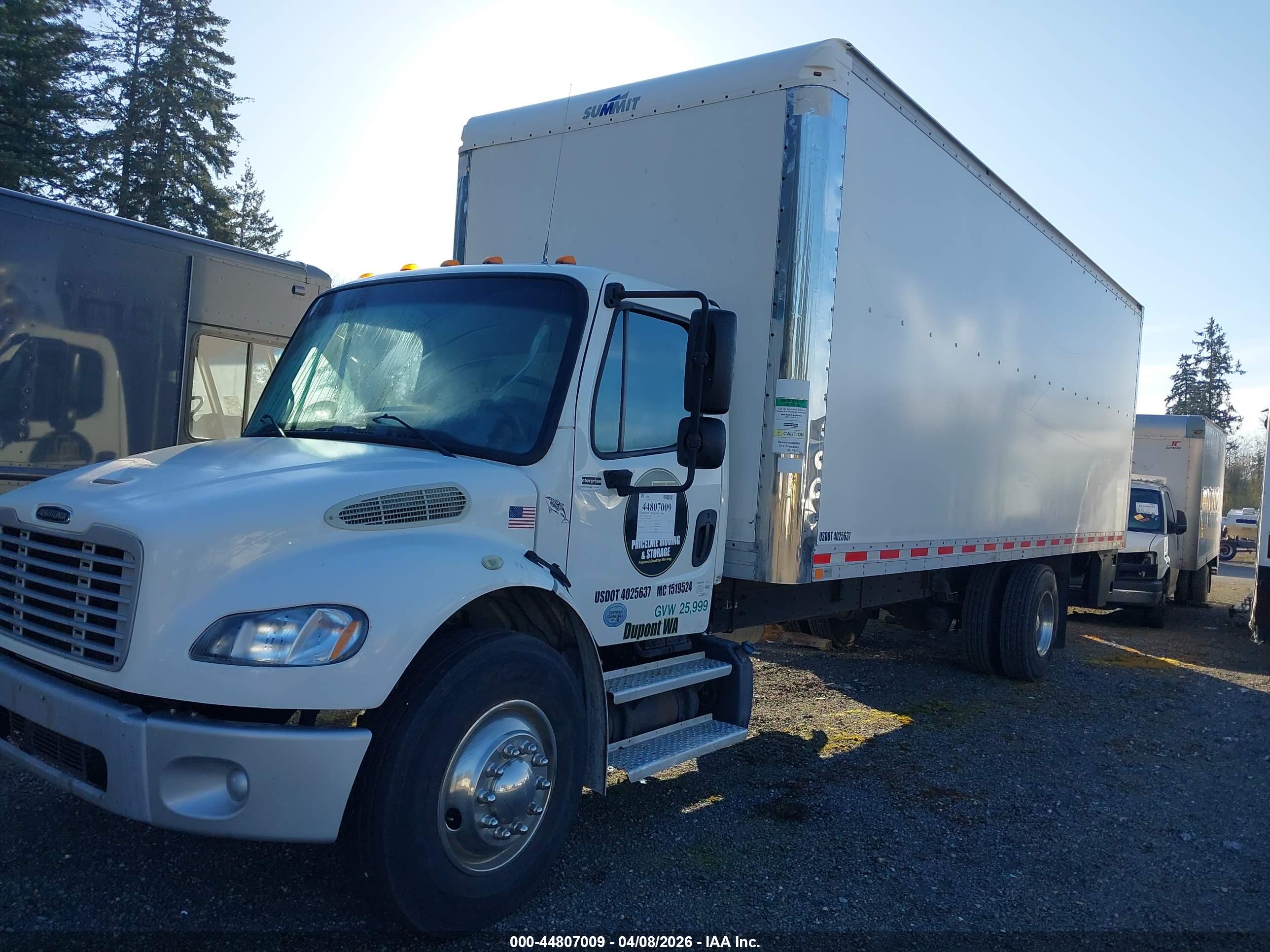 FREIGHTLINER M2 image 2