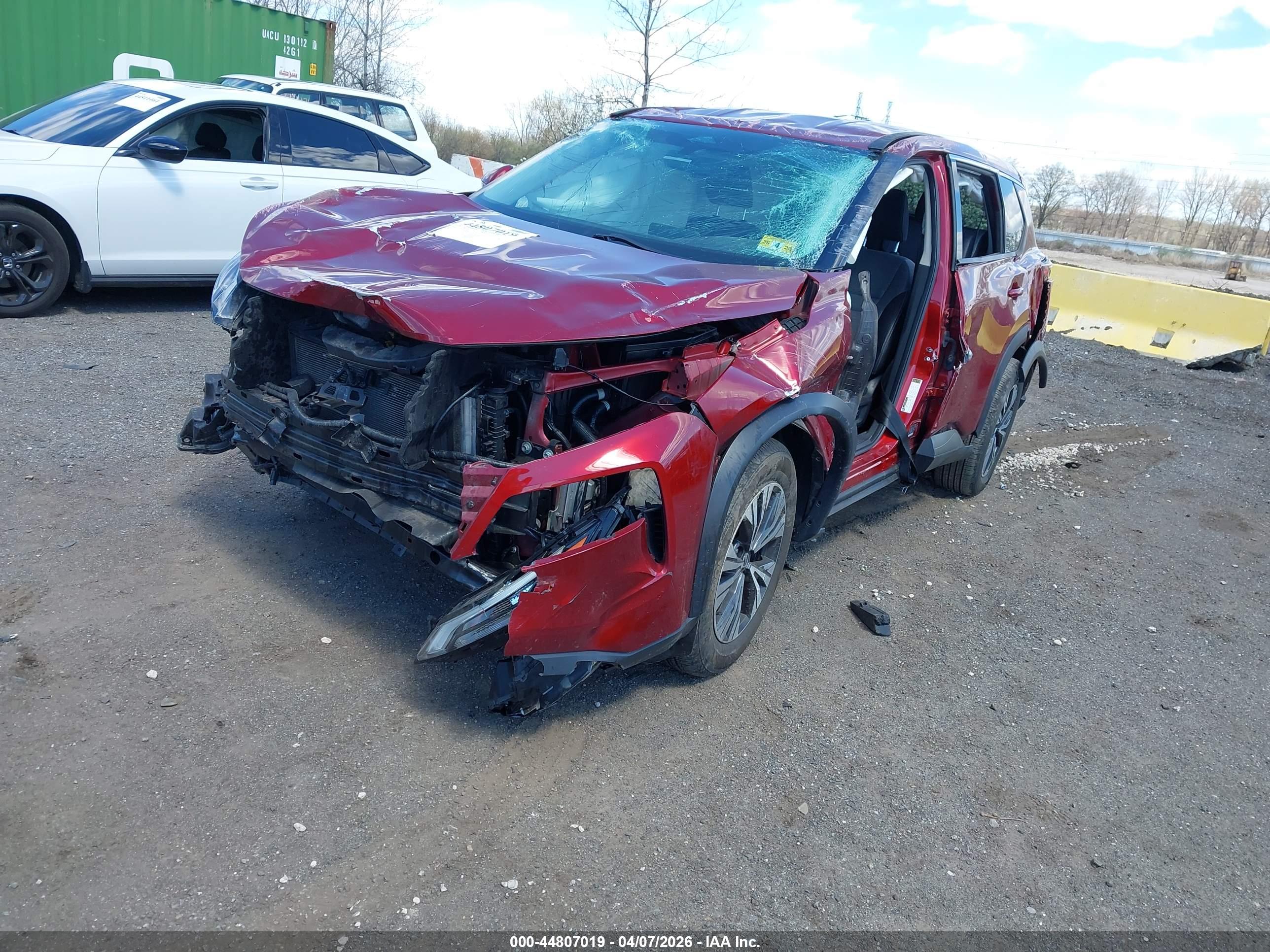 NISSAN ROGUE image 2