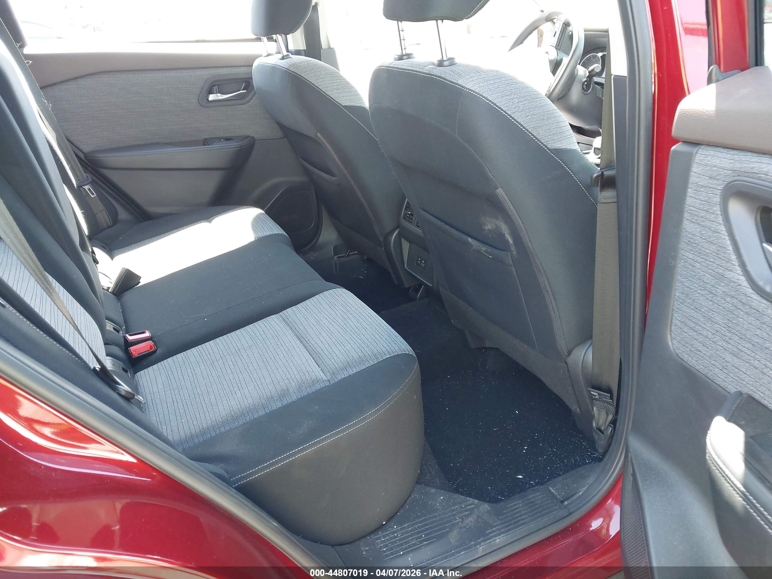 NISSAN ROGUE image 8
