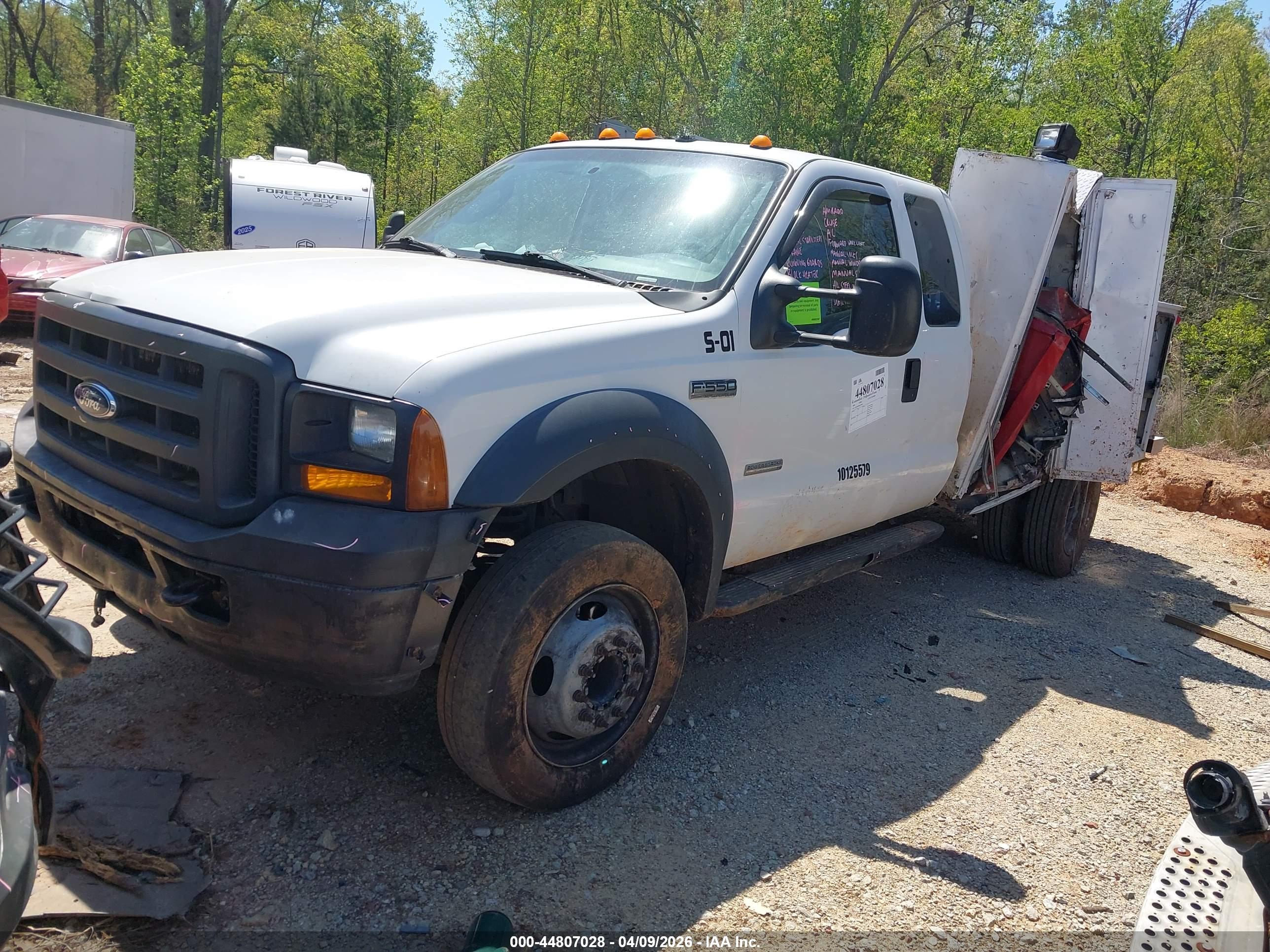 FORD F-550 image 2