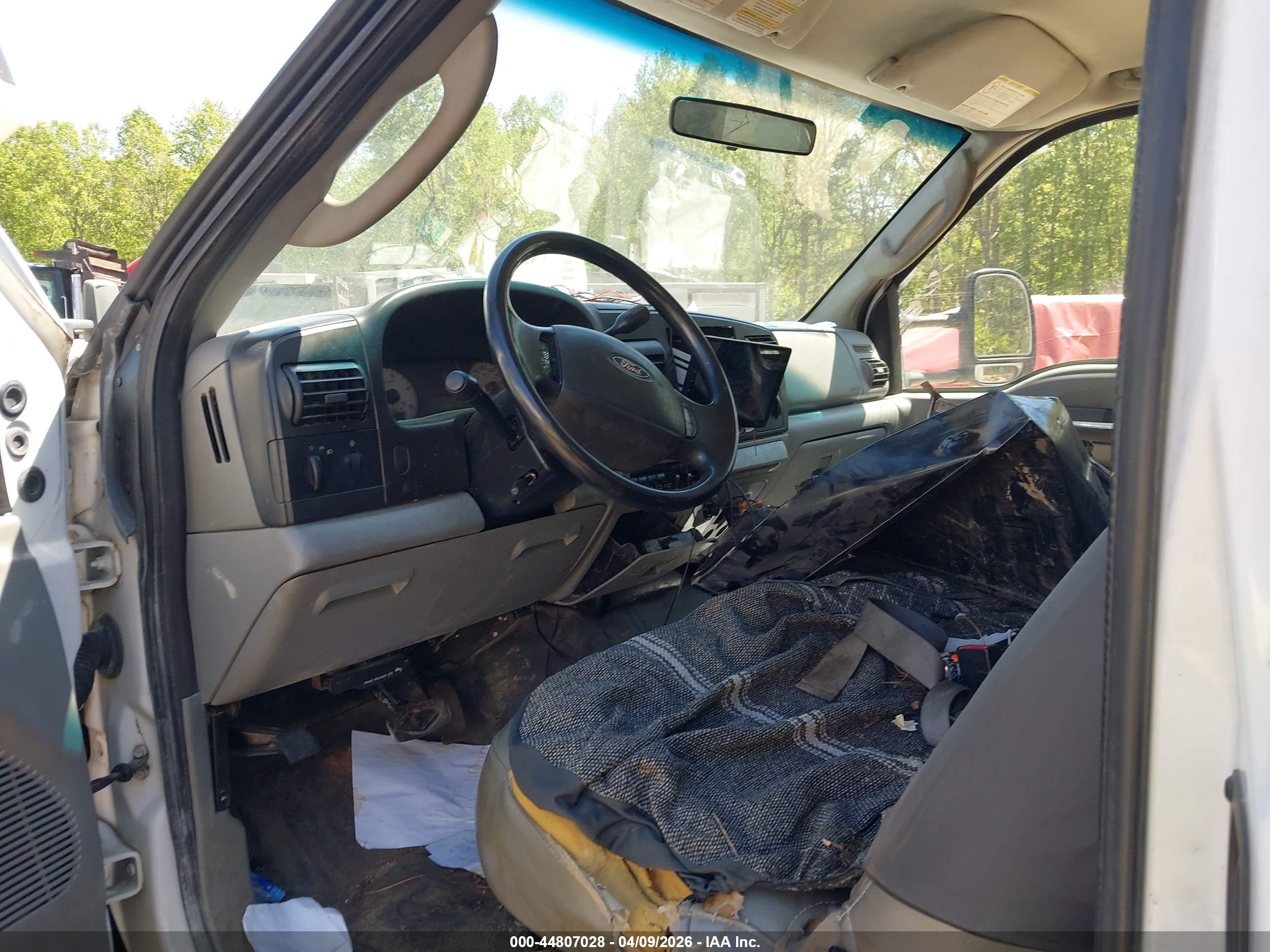 FORD F-550 image 7