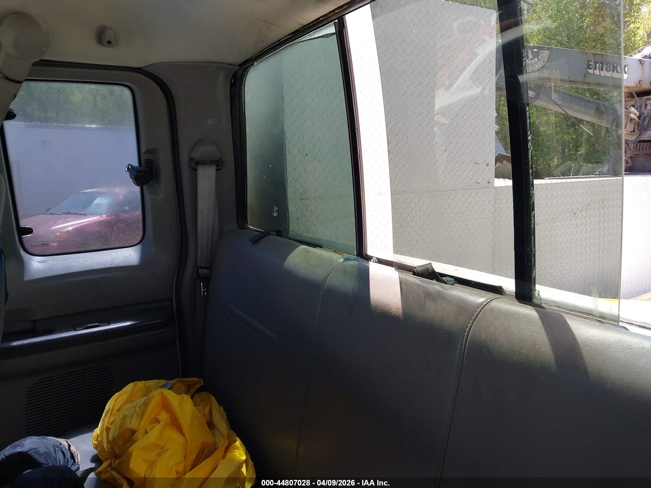 FORD F-550 image 8