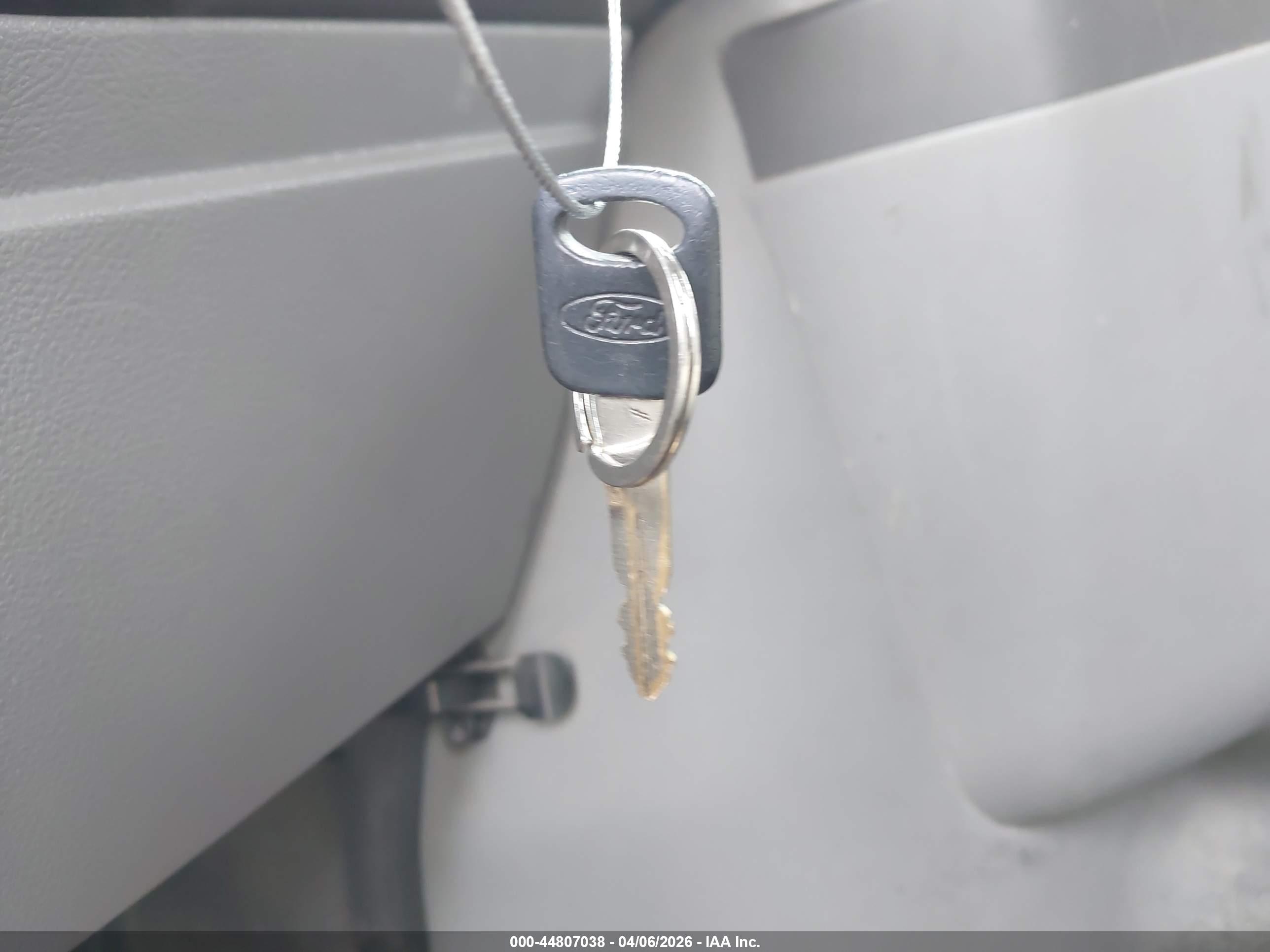 FORD E-250 image 11