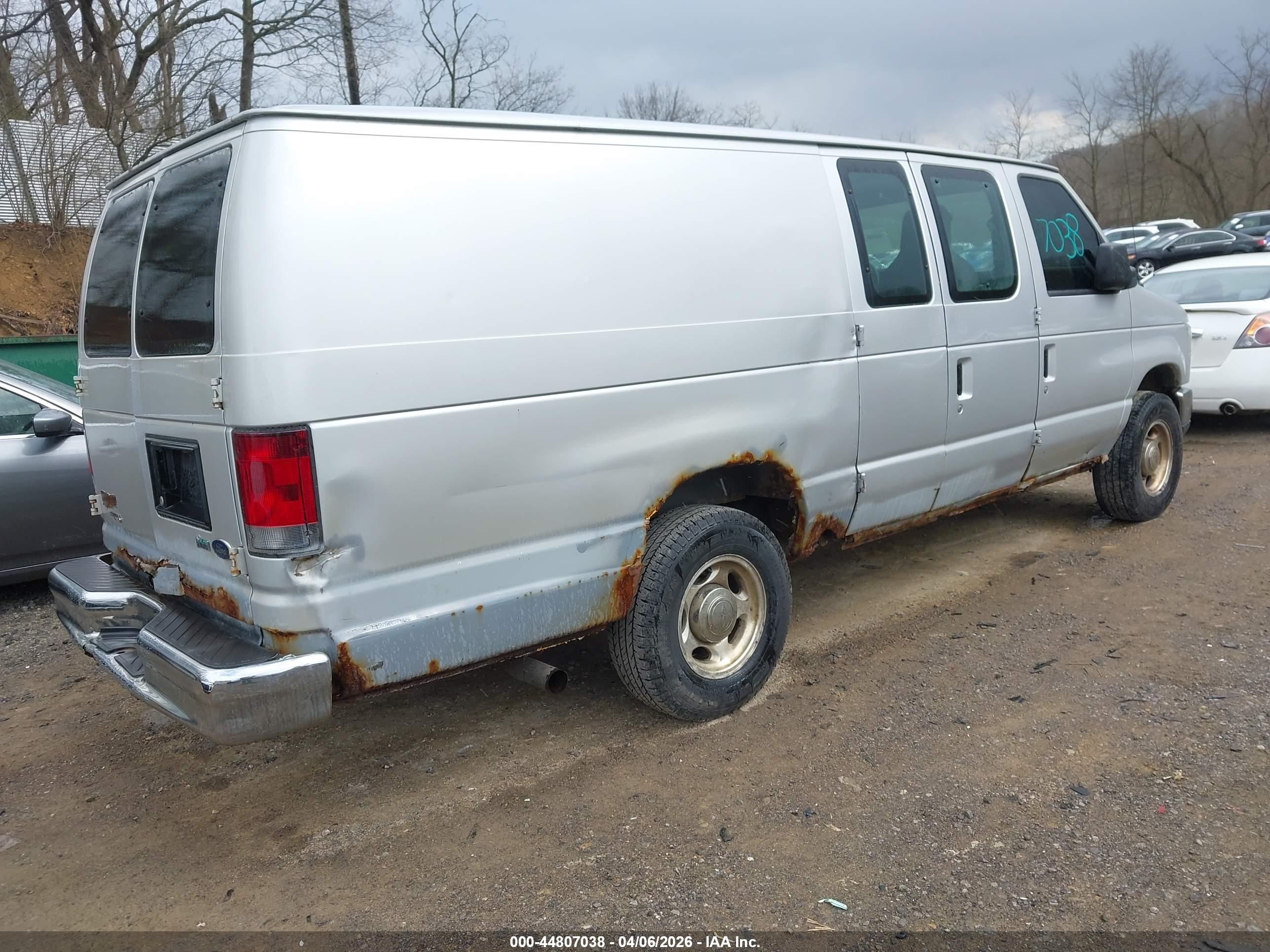 FORD E-250 image 4