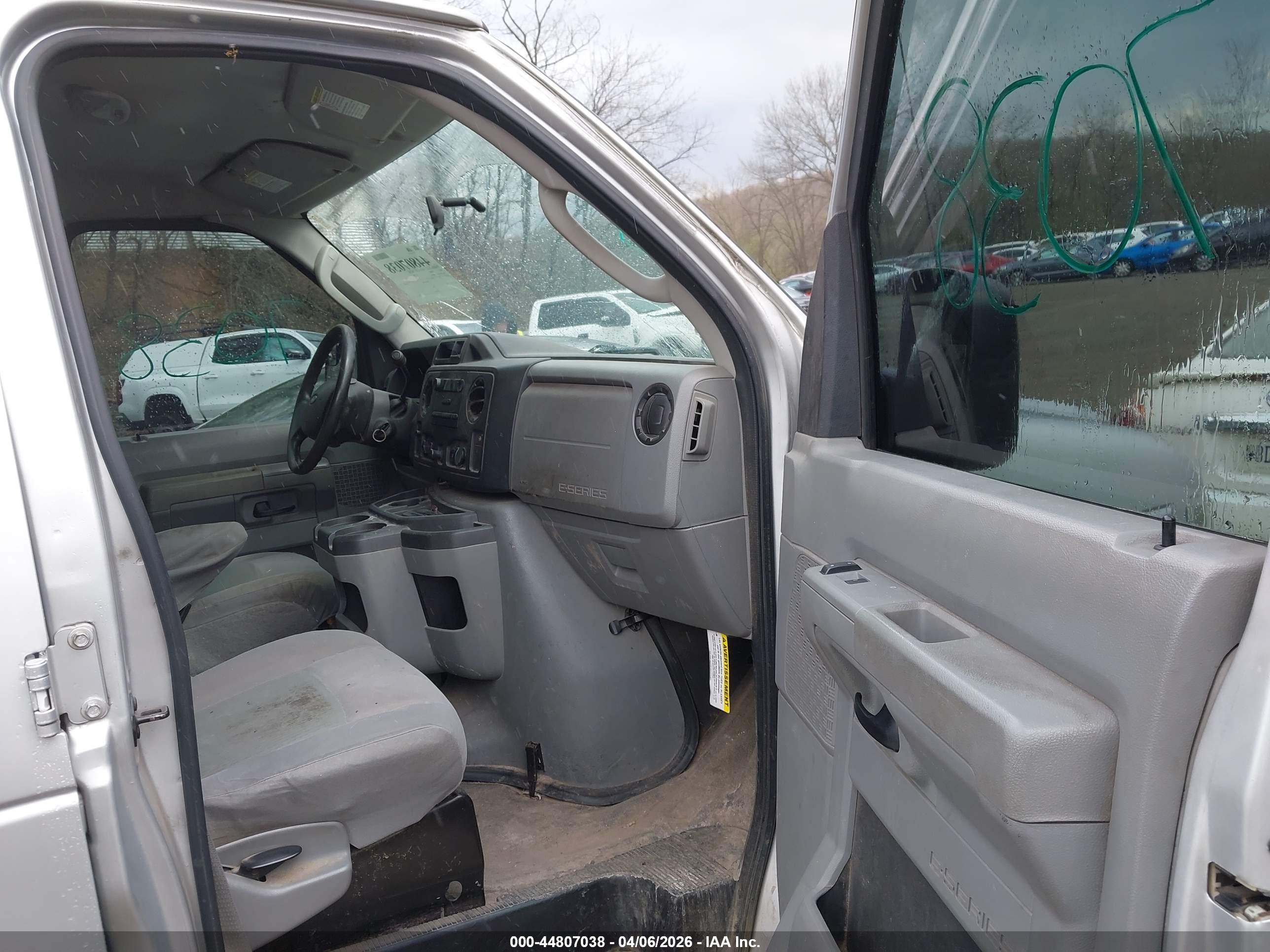 FORD E-250 image 5