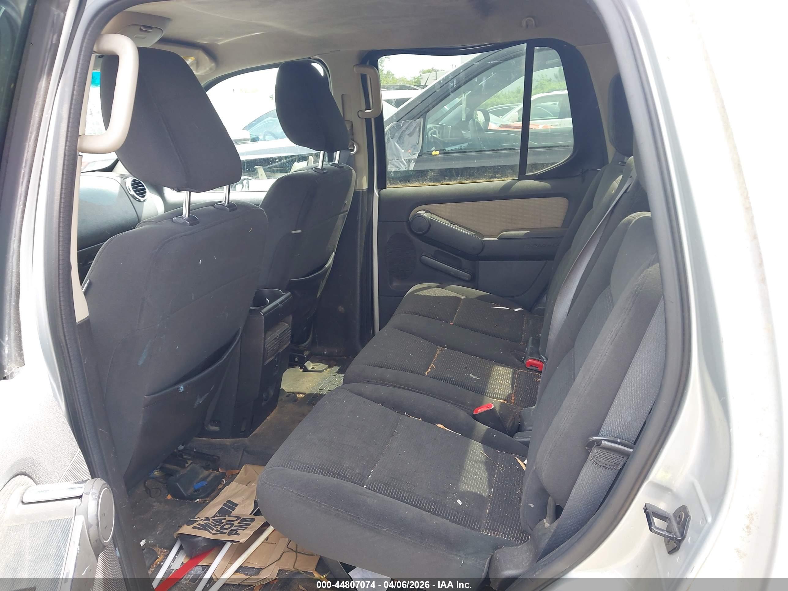 FORD EXPLORER image 8