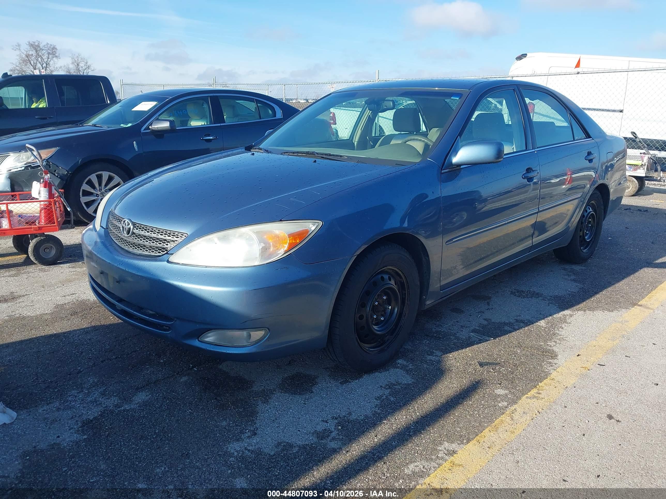 TOYOTA CAMRY image 2