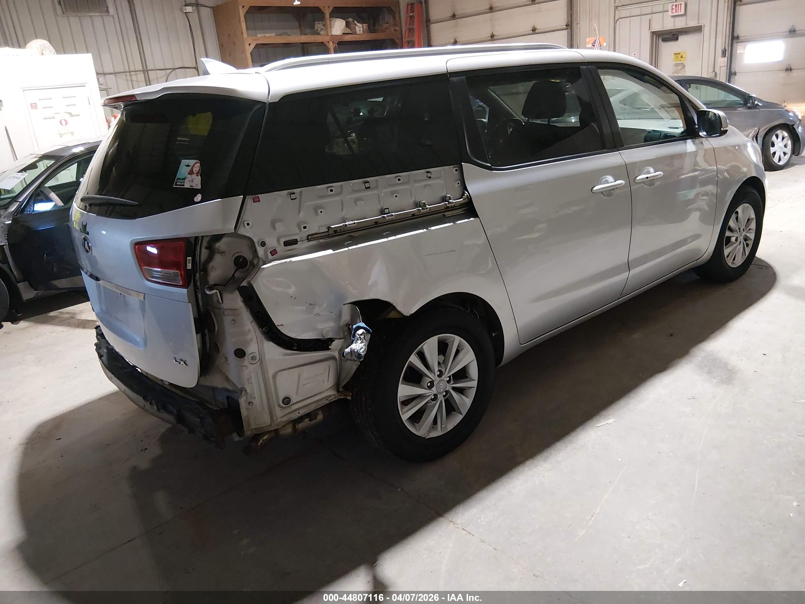 KIA SEDONA image 4