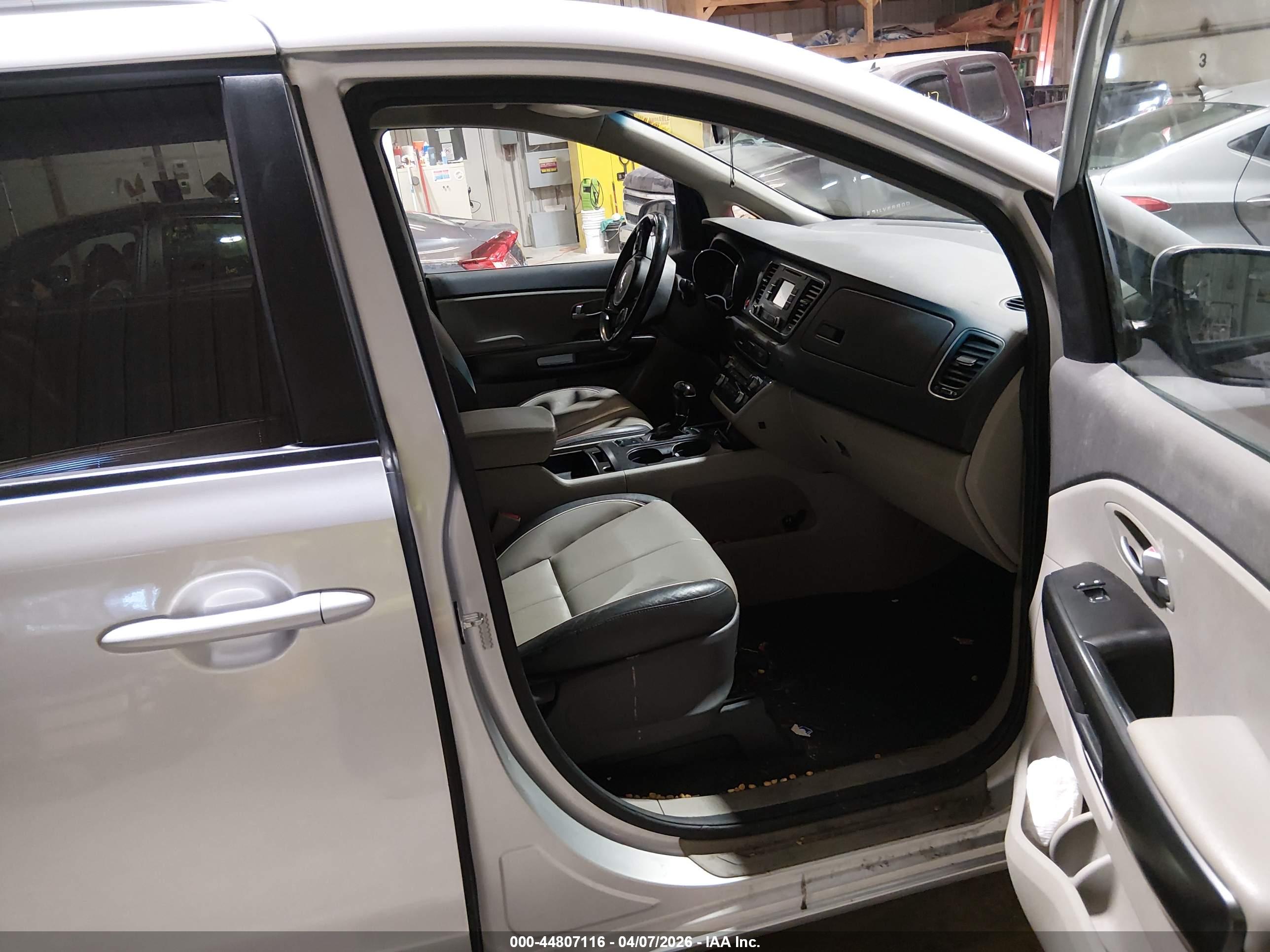 KIA SEDONA image 5