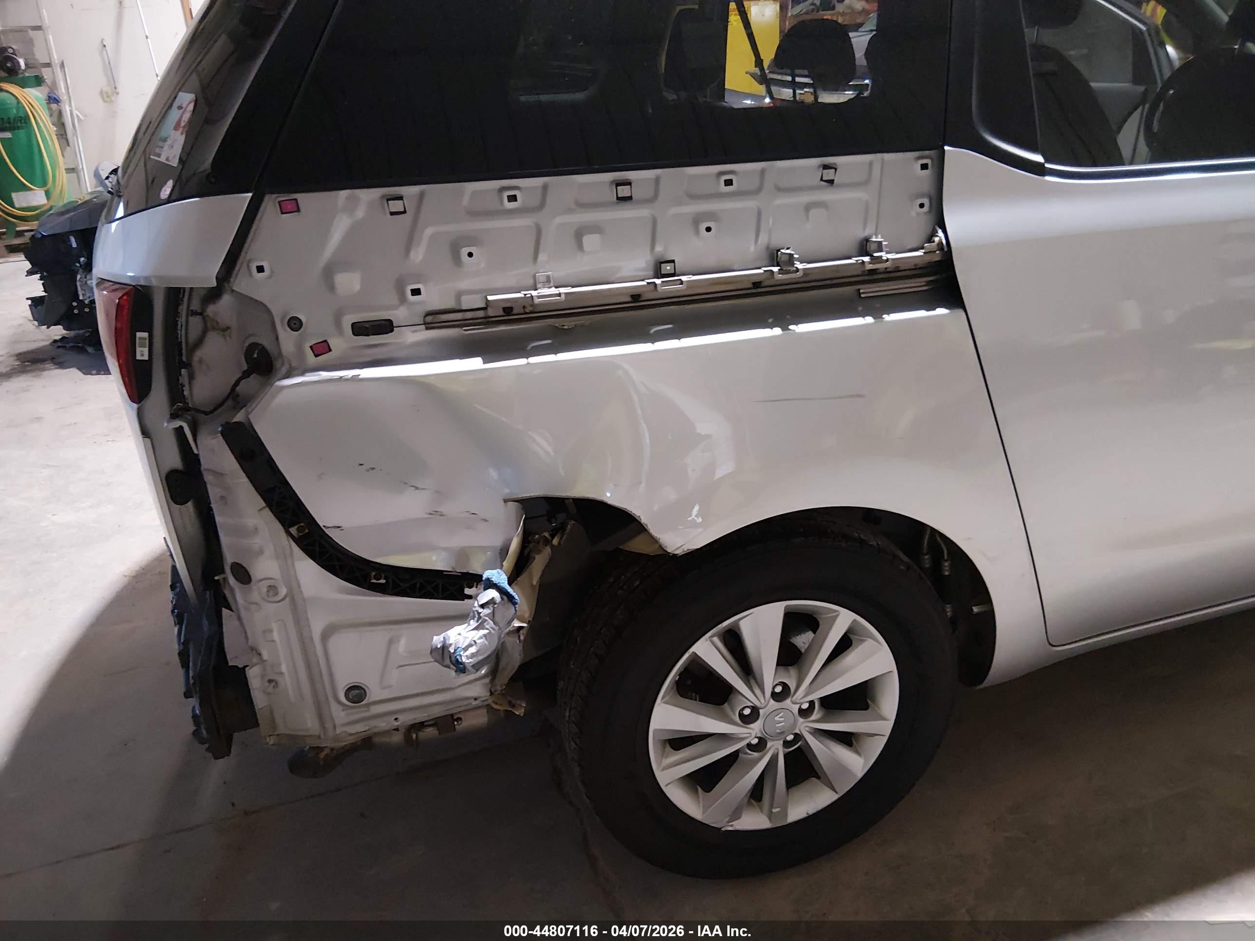 KIA SEDONA image 6