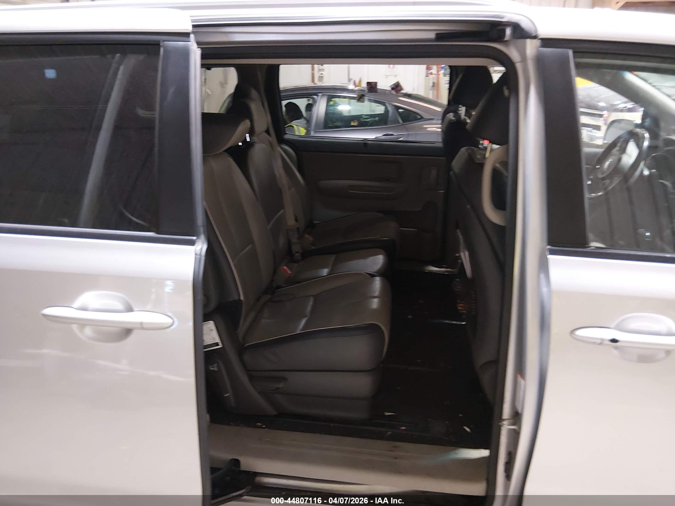 KIA SEDONA image 8