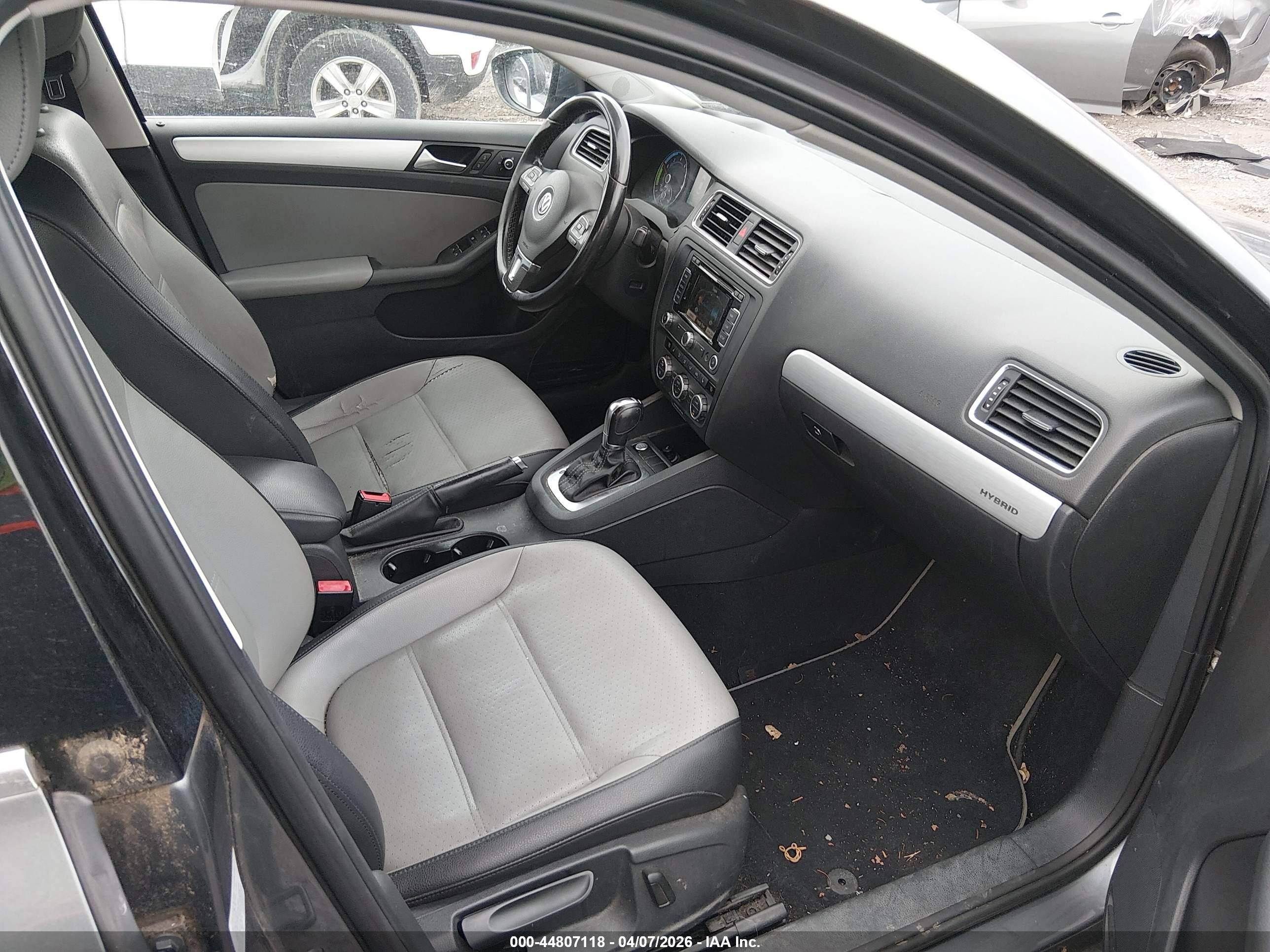 VOLKSWAGEN JETTA image 5