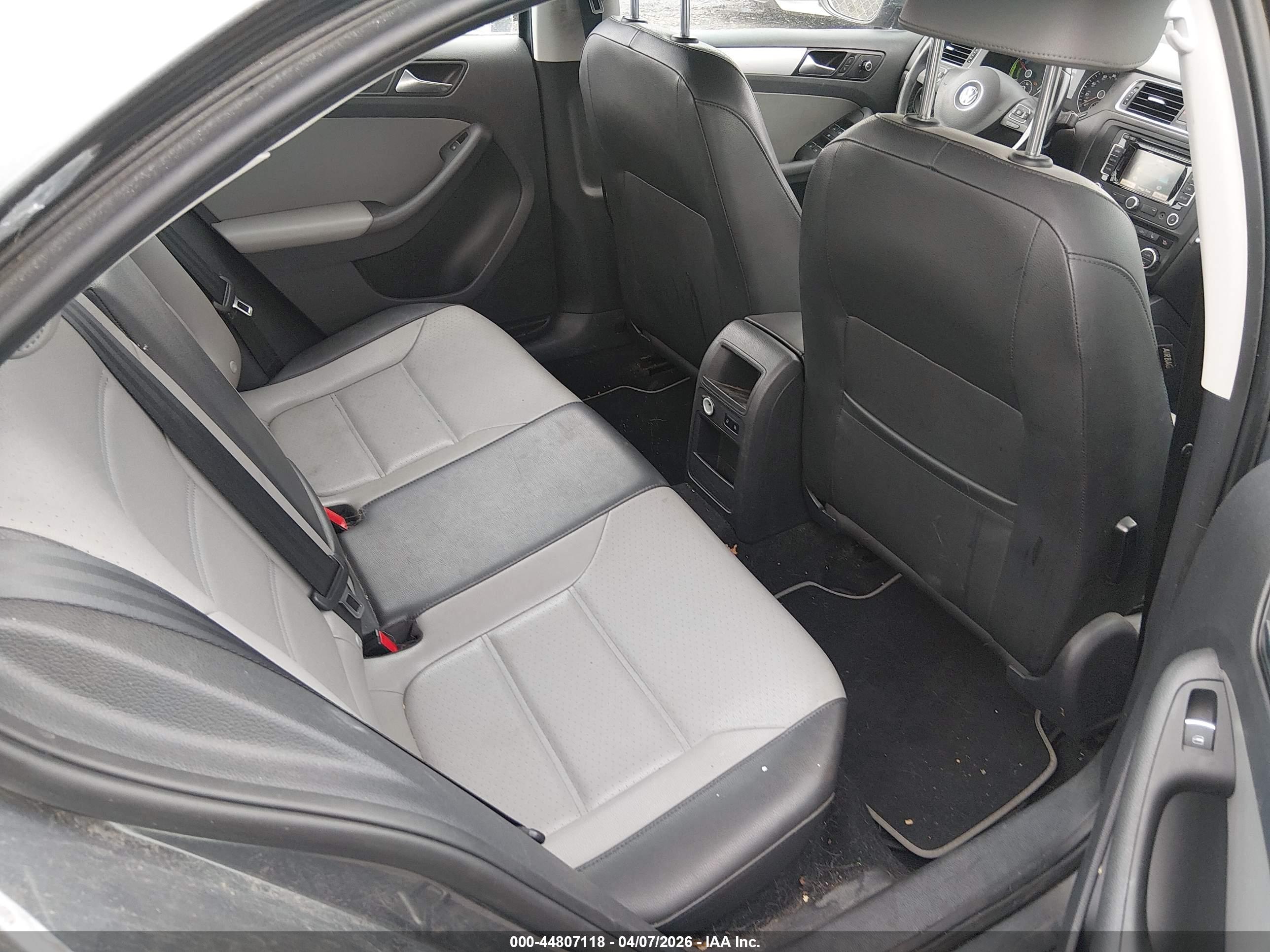VOLKSWAGEN JETTA image 8