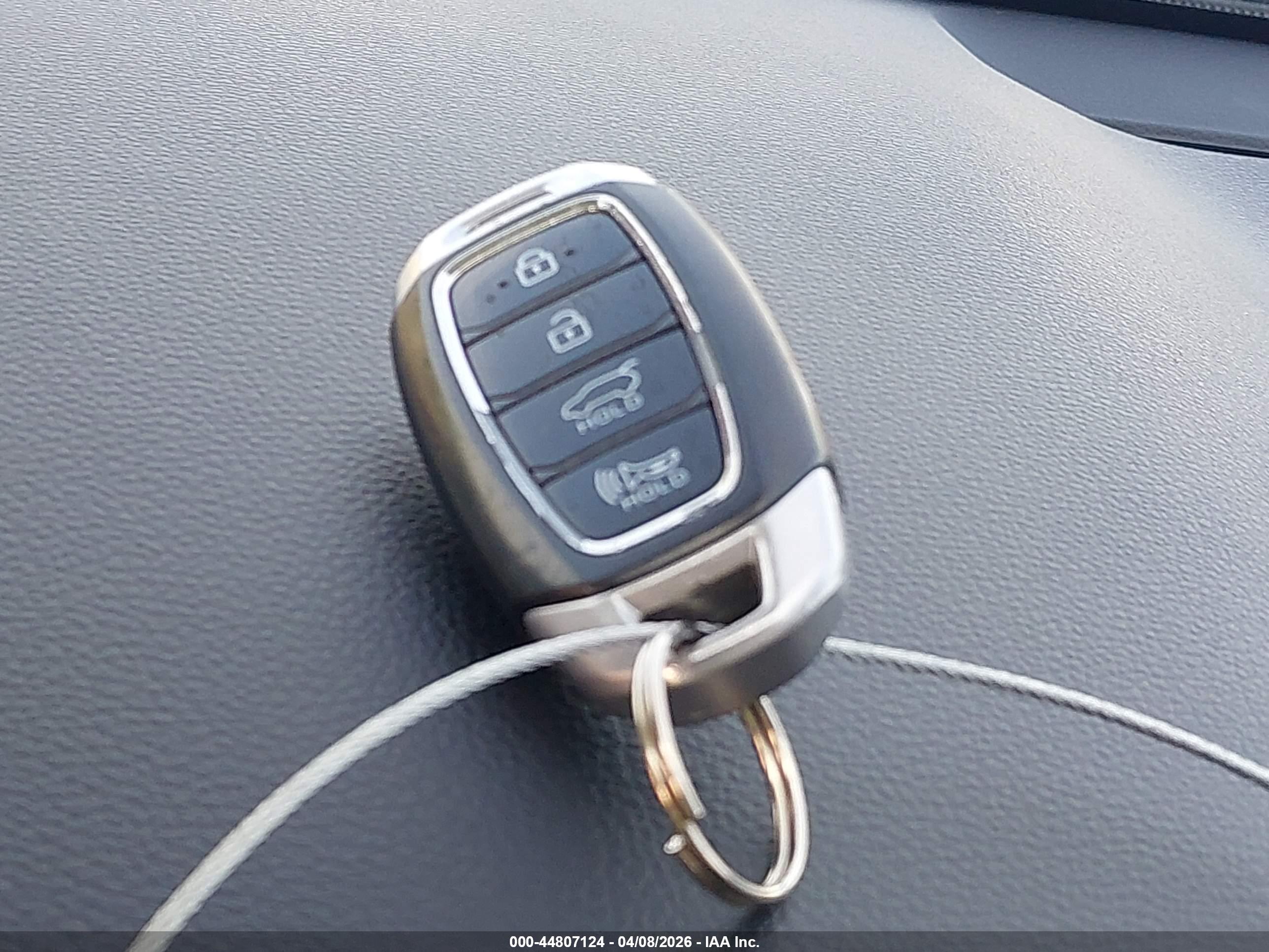 HYUNDAI SANTA image 11
