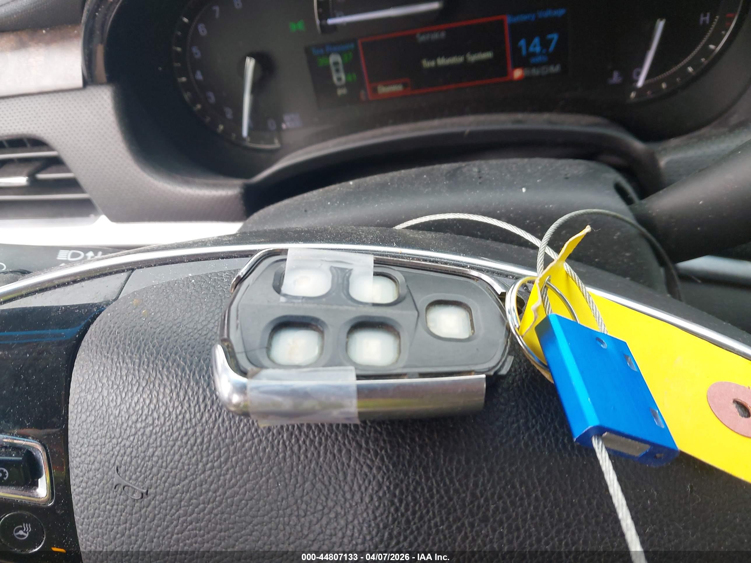 CADILLAC XTS image 11