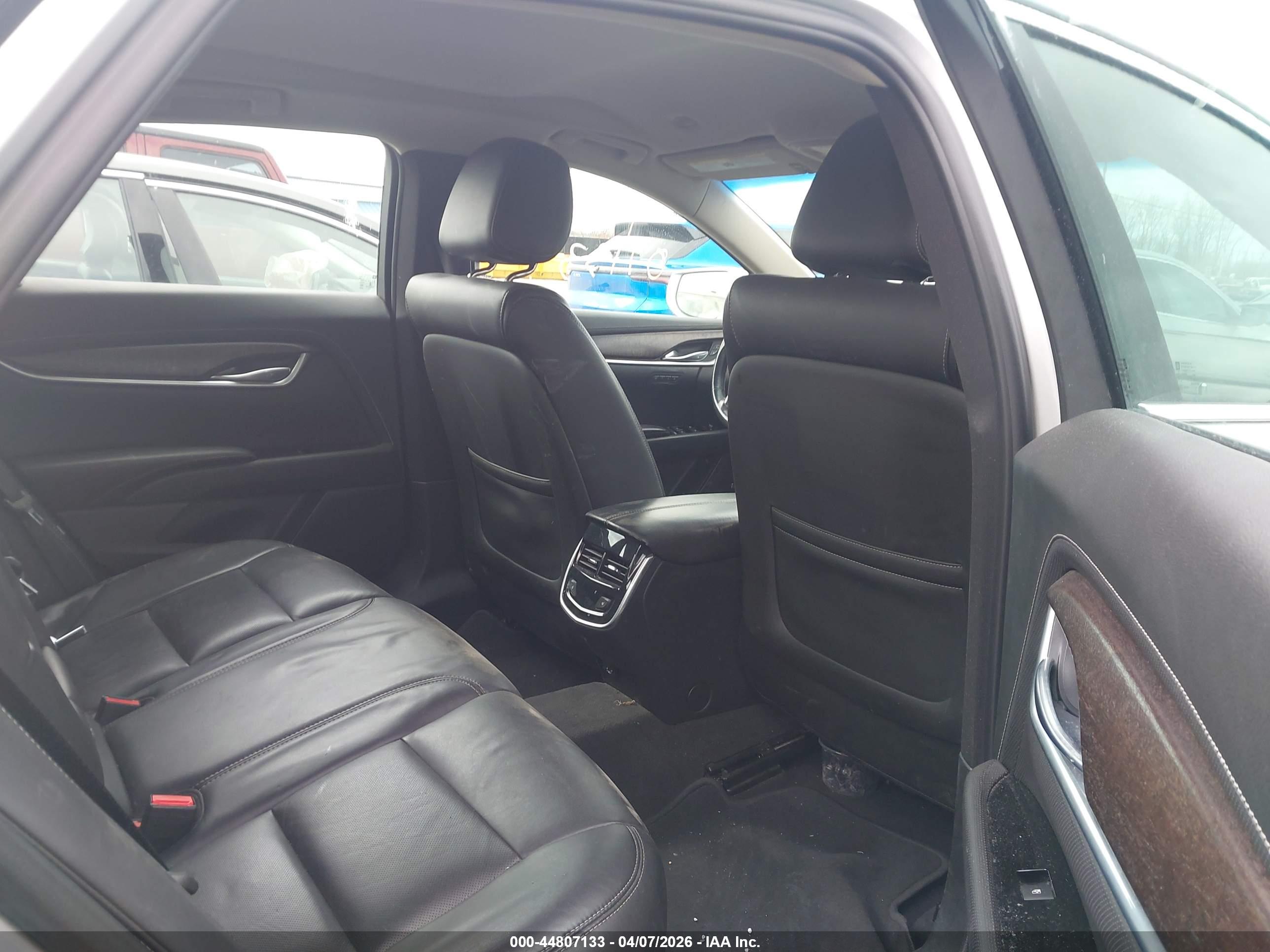 CADILLAC XTS image 8