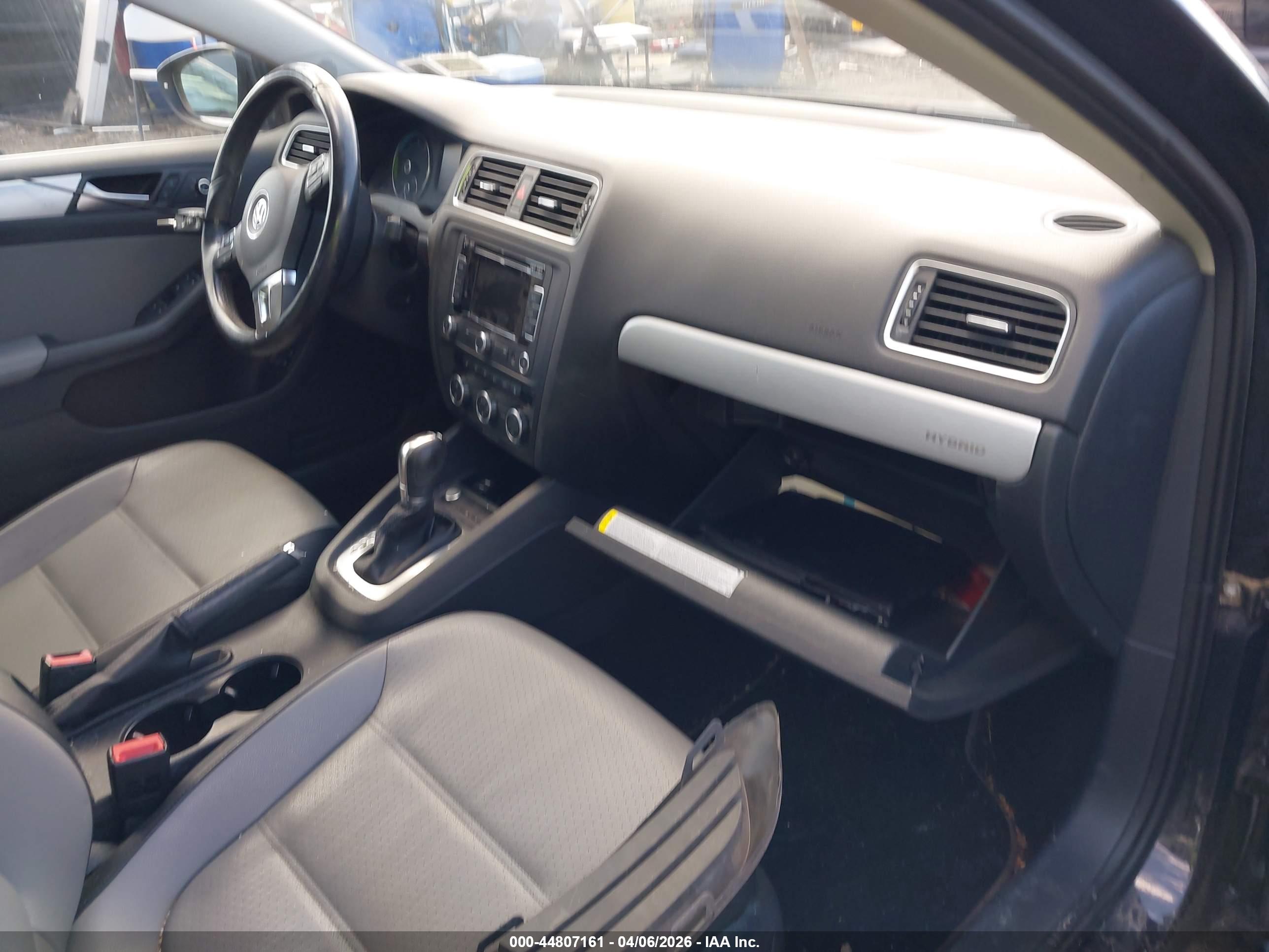 VOLKSWAGEN JETTA image 5