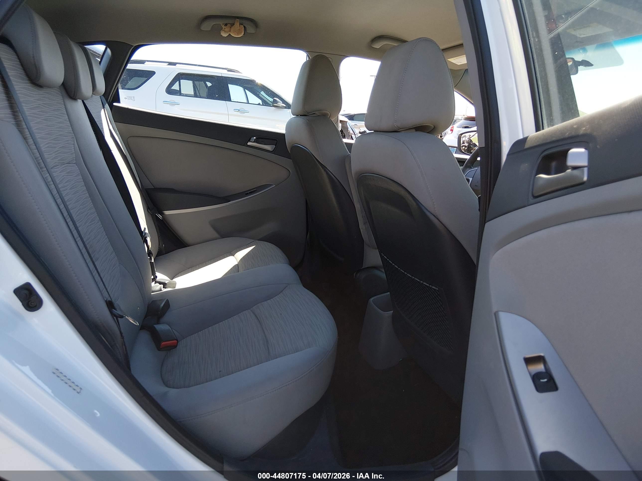 HYUNDAI ACCENT image 8
