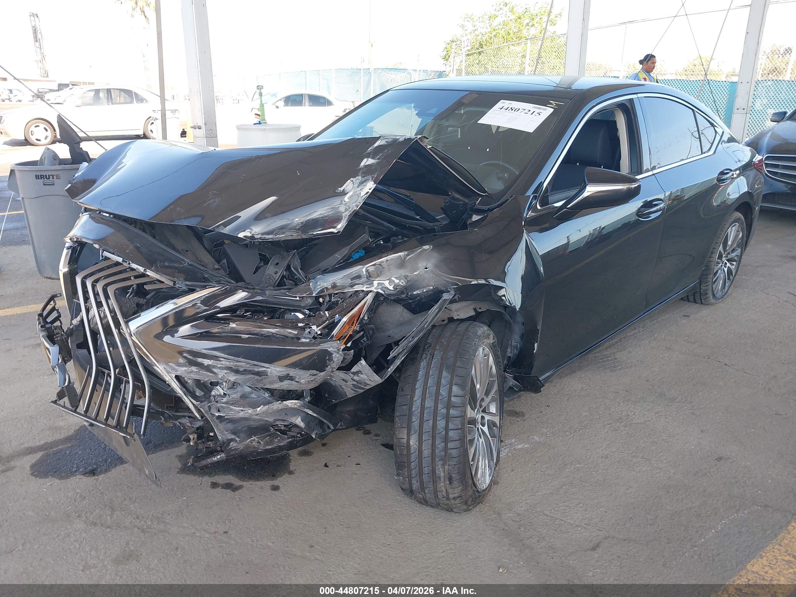 LEXUS ES image 2