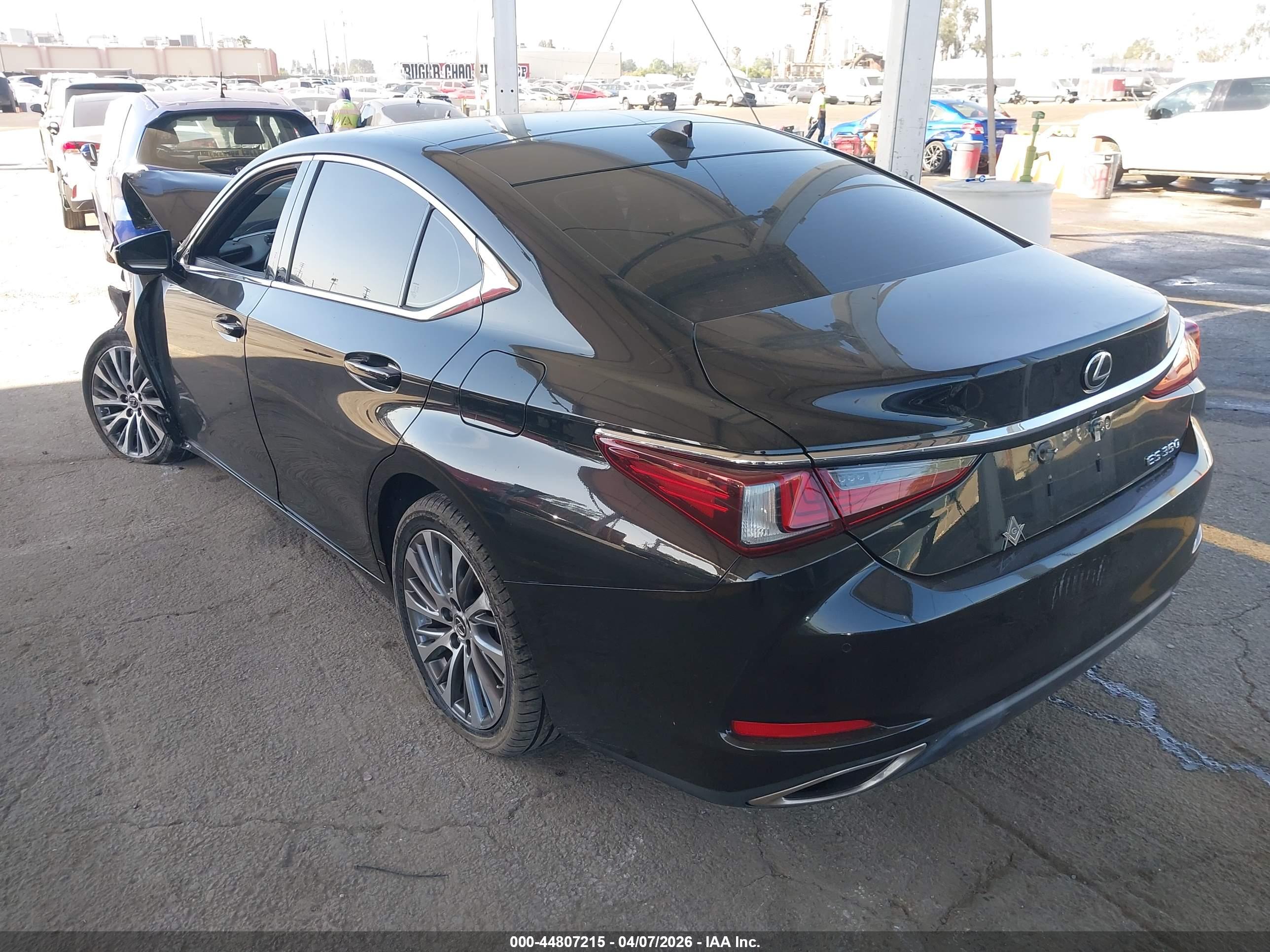 LEXUS ES image 3