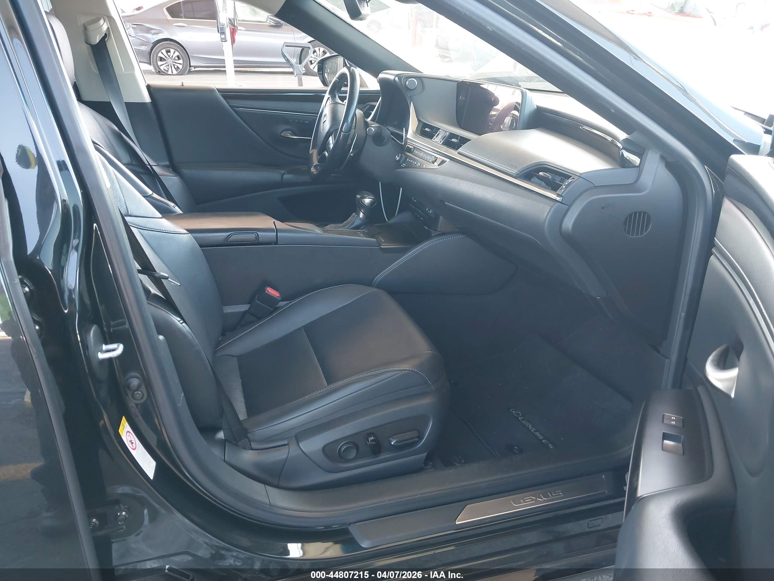 LEXUS ES image 5