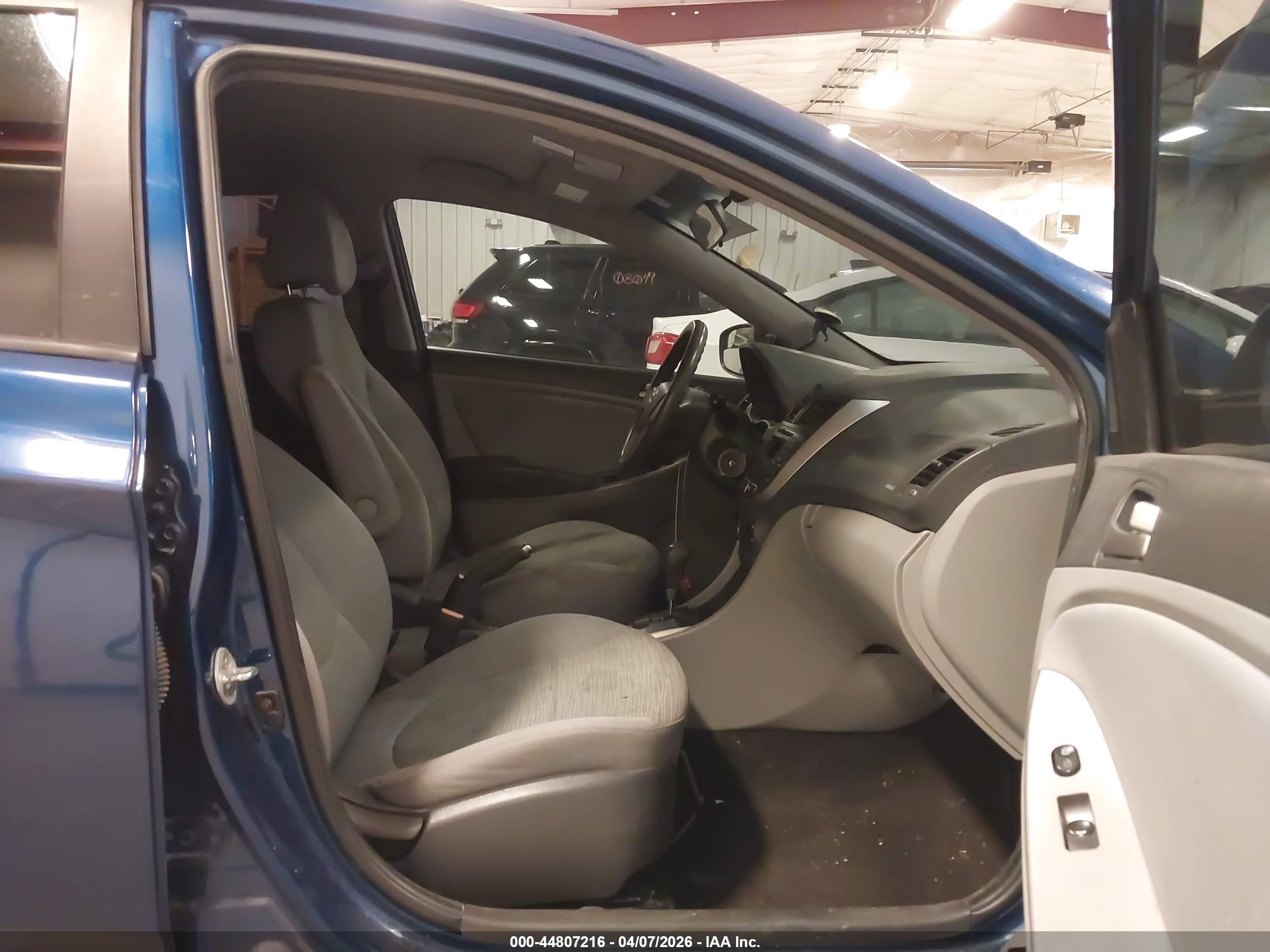 HYUNDAI ACCENT image 5