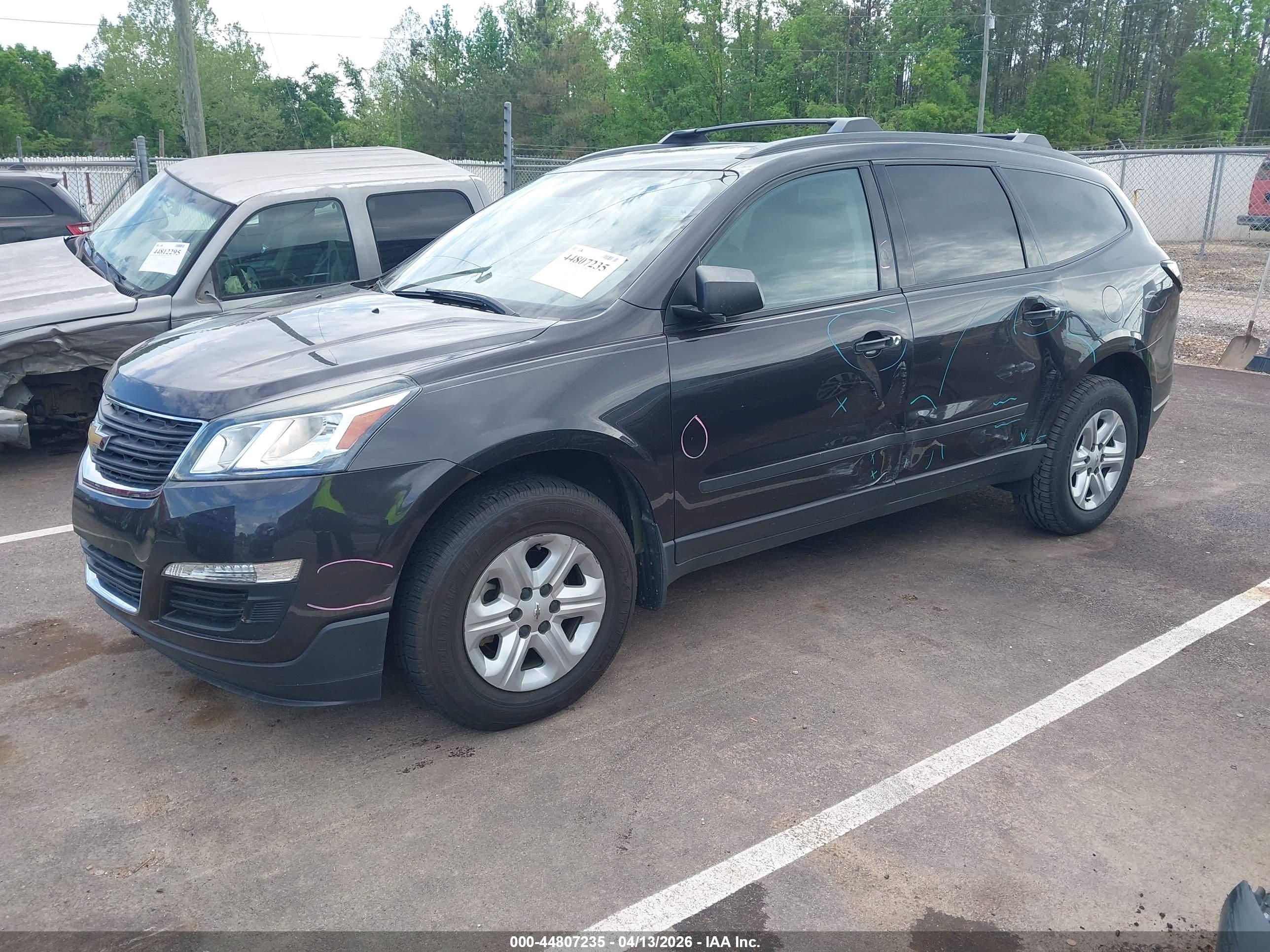CHEVROLET TRAVERSE image 2