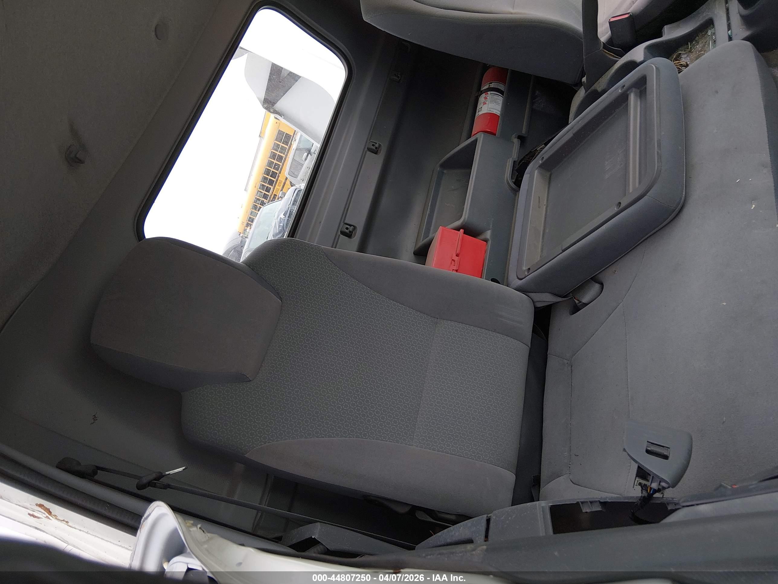 ISUZU NRR image 8