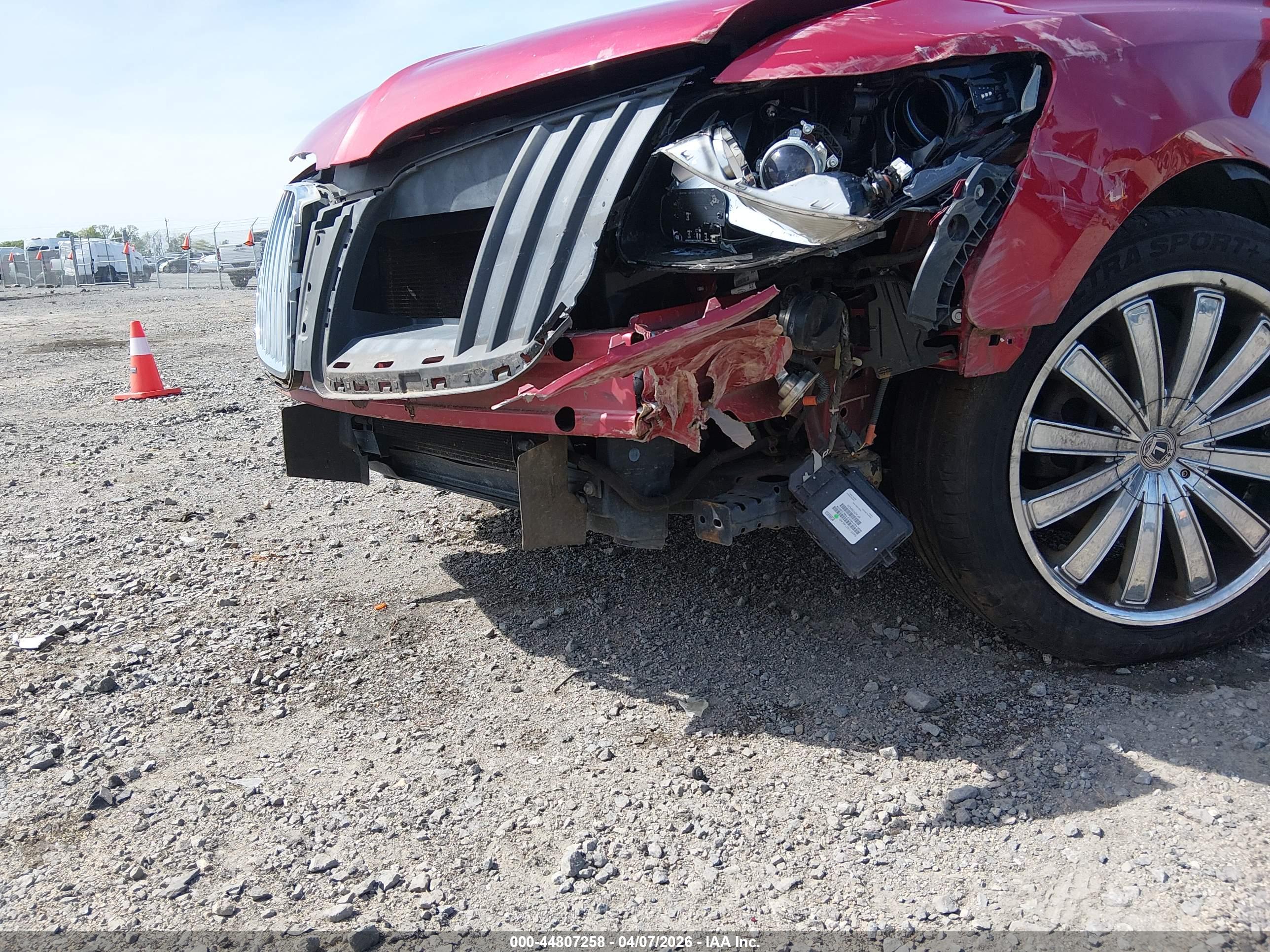 LINCOLN MKT image 6