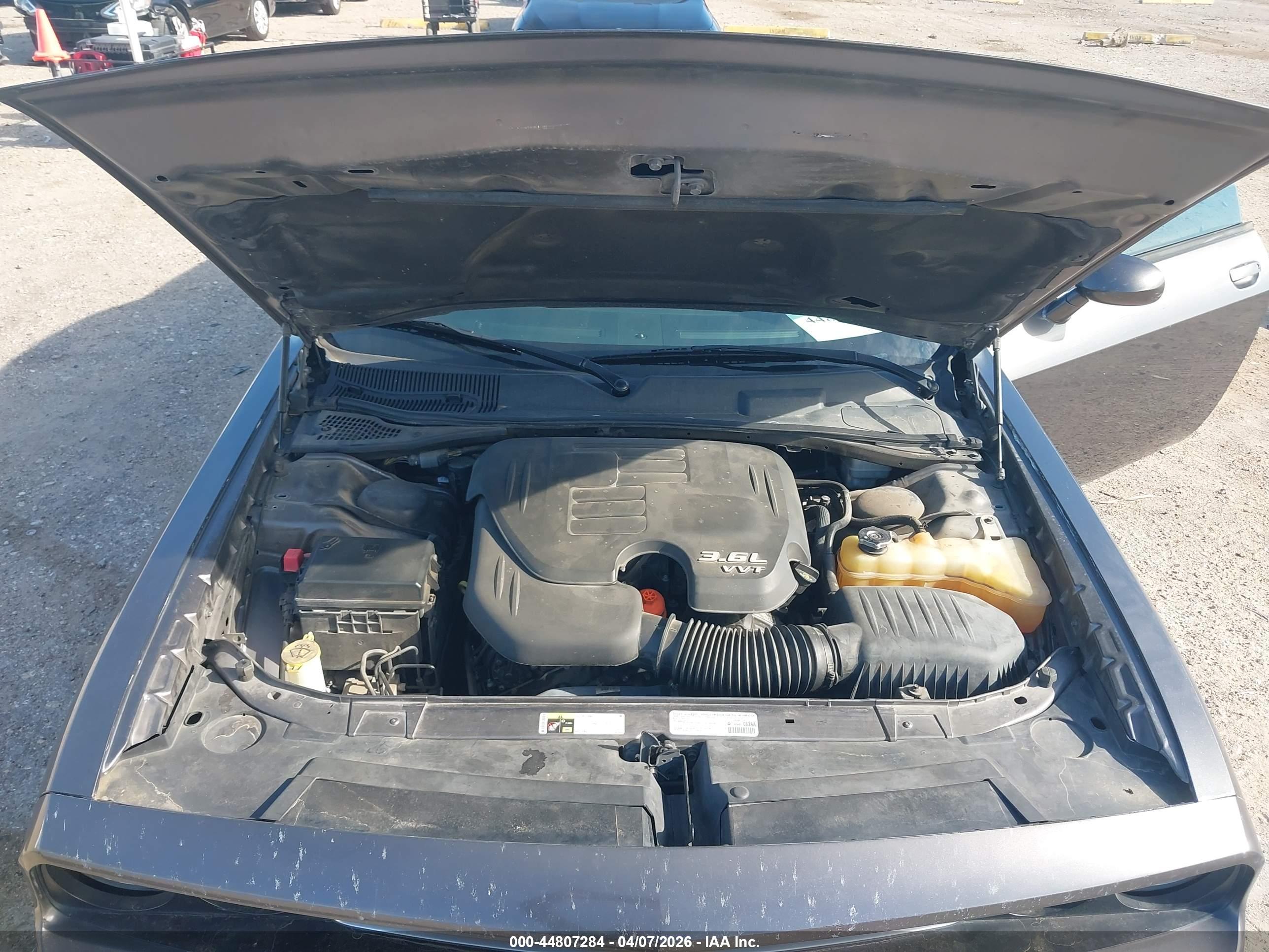 DODGE CHALLENGER image 10